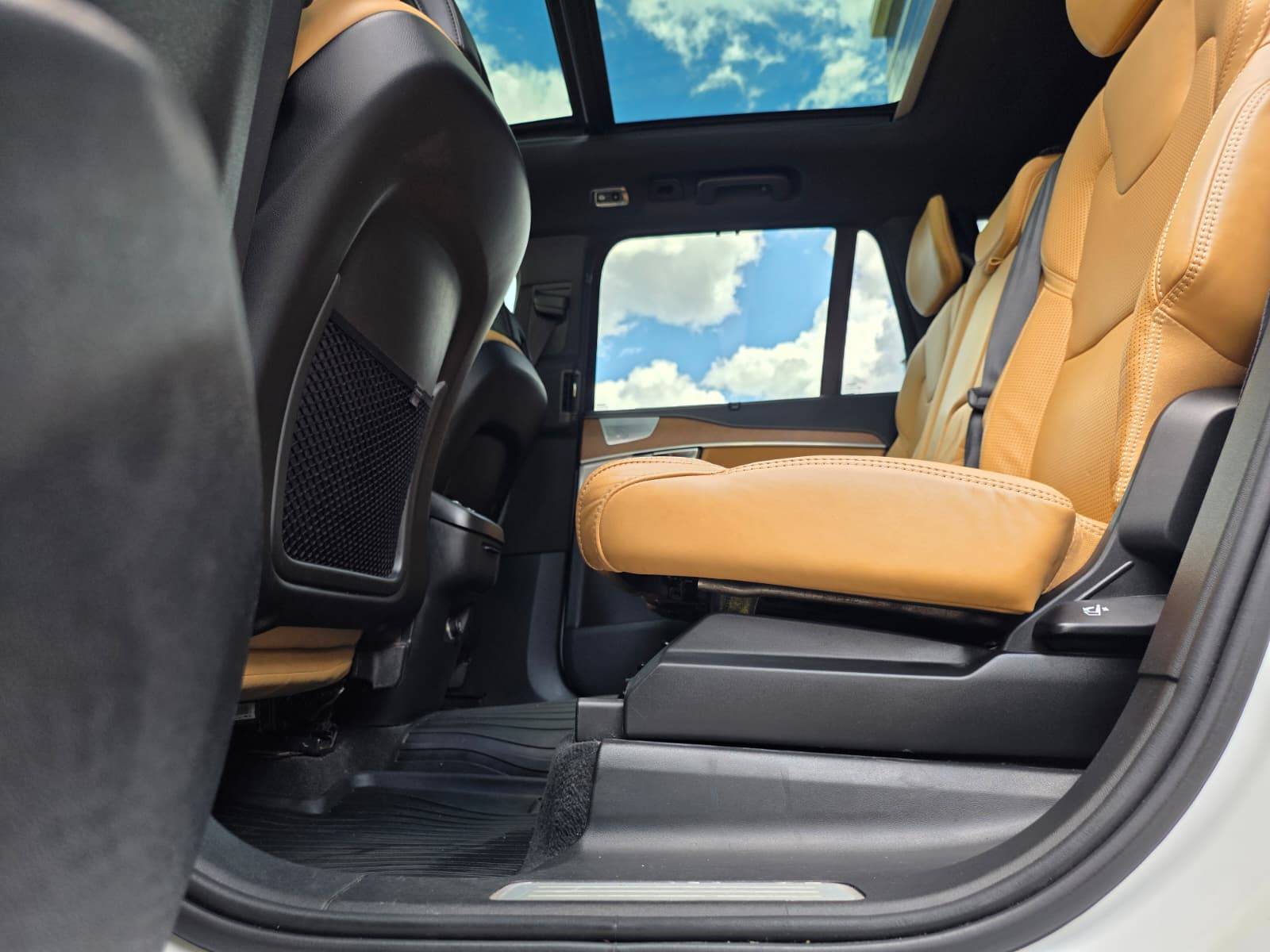 /akmautomotiveltd/2019-Volvo-XC90-24099659140366247.jpg