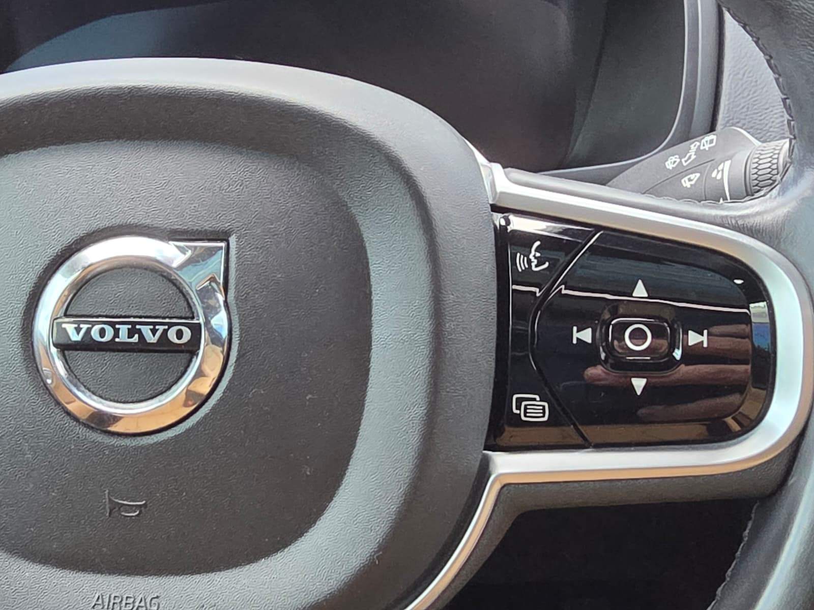 /akmautomotiveltd/2019-Volvo-XC90-9182509681261353.jpg