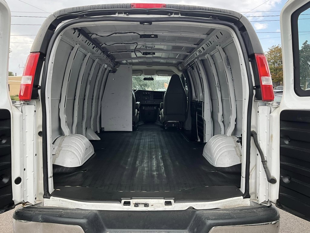 /akmautomotiveltd/2020-GMC-SavanaCargo-07503012110605334.jpg