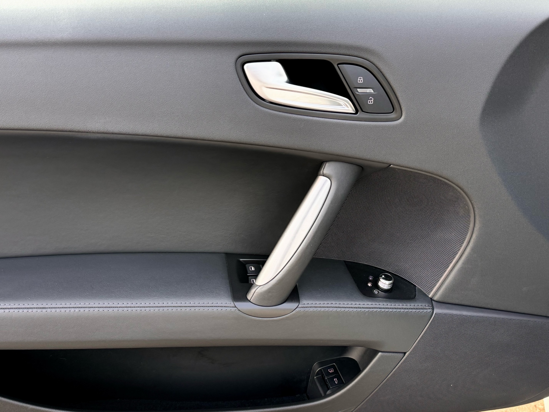 /alphaautosales/2012-Audi-TT-6338392557425019.jpg