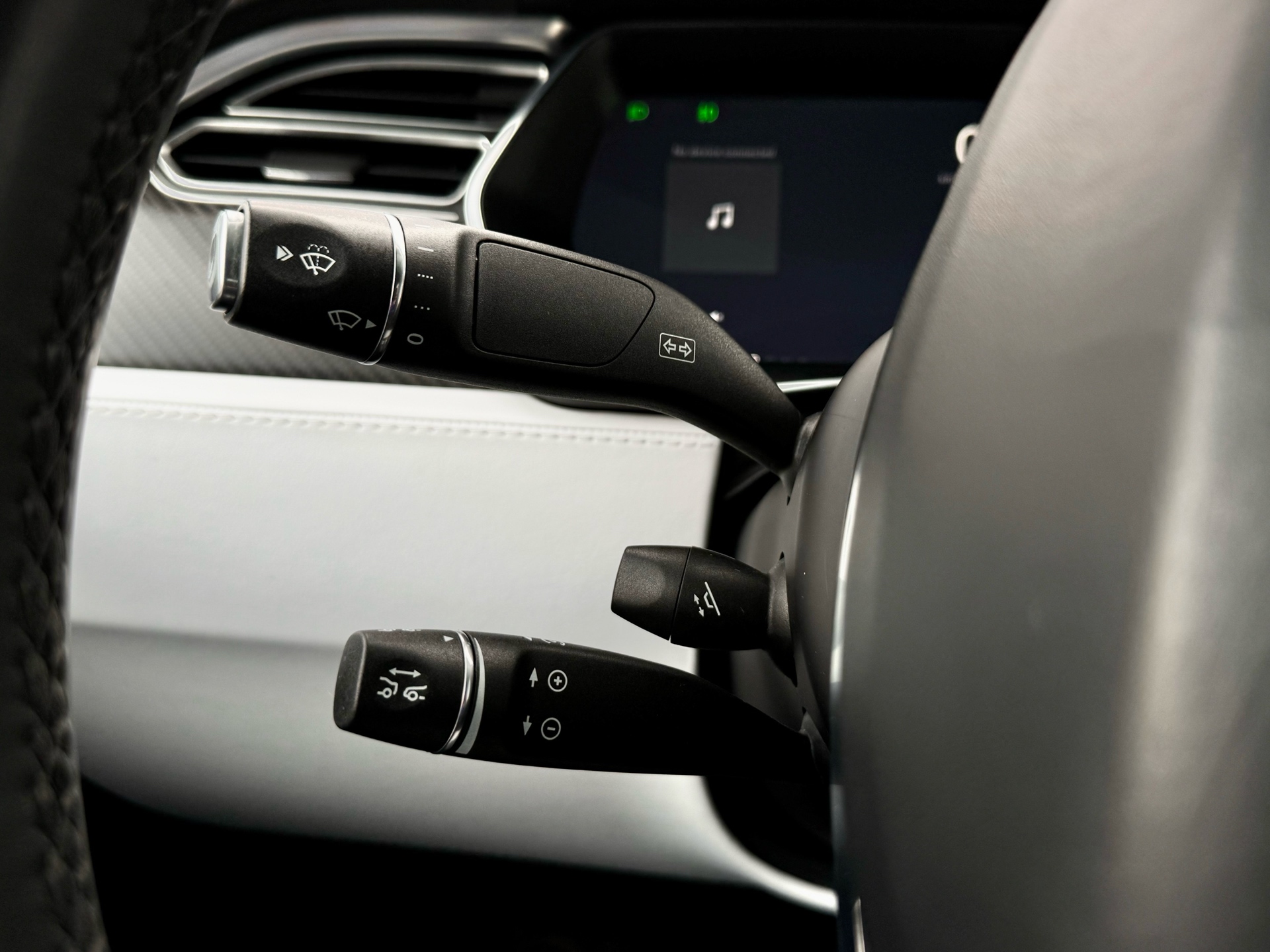 /alphaautosales/2017-Tesla-ModelX-3990737821971033.jpg