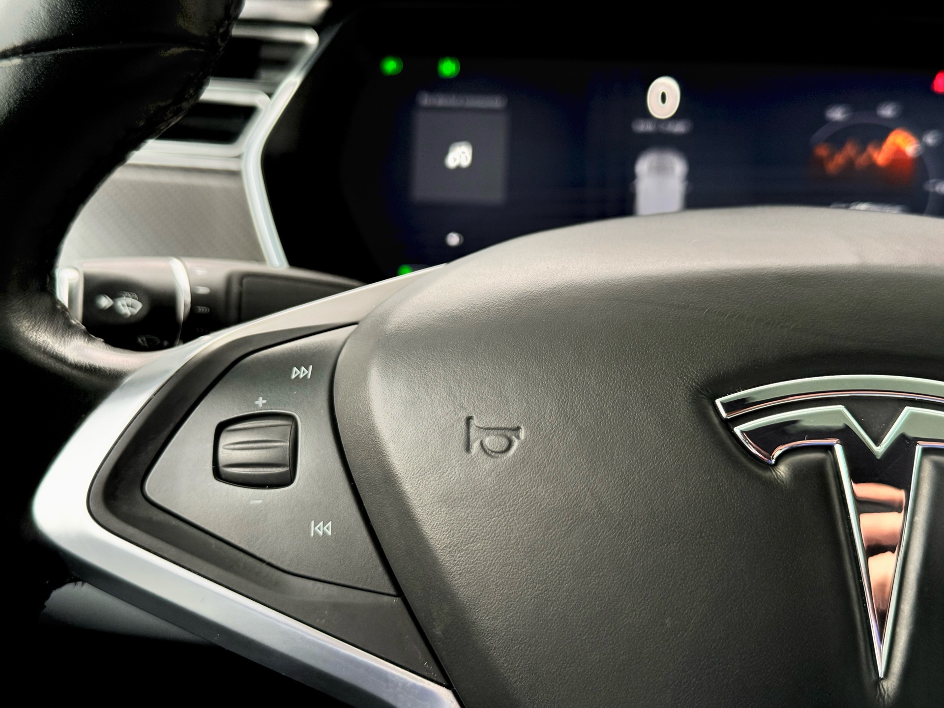 /alphaautosales/2017-Tesla-ModelX-513402931102632.jpg