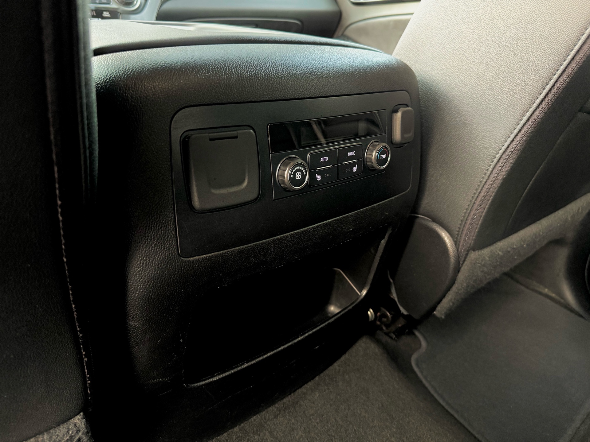 /alphaautosales/2018-Chevrolet-Tahoe-5220283049361072.jpg