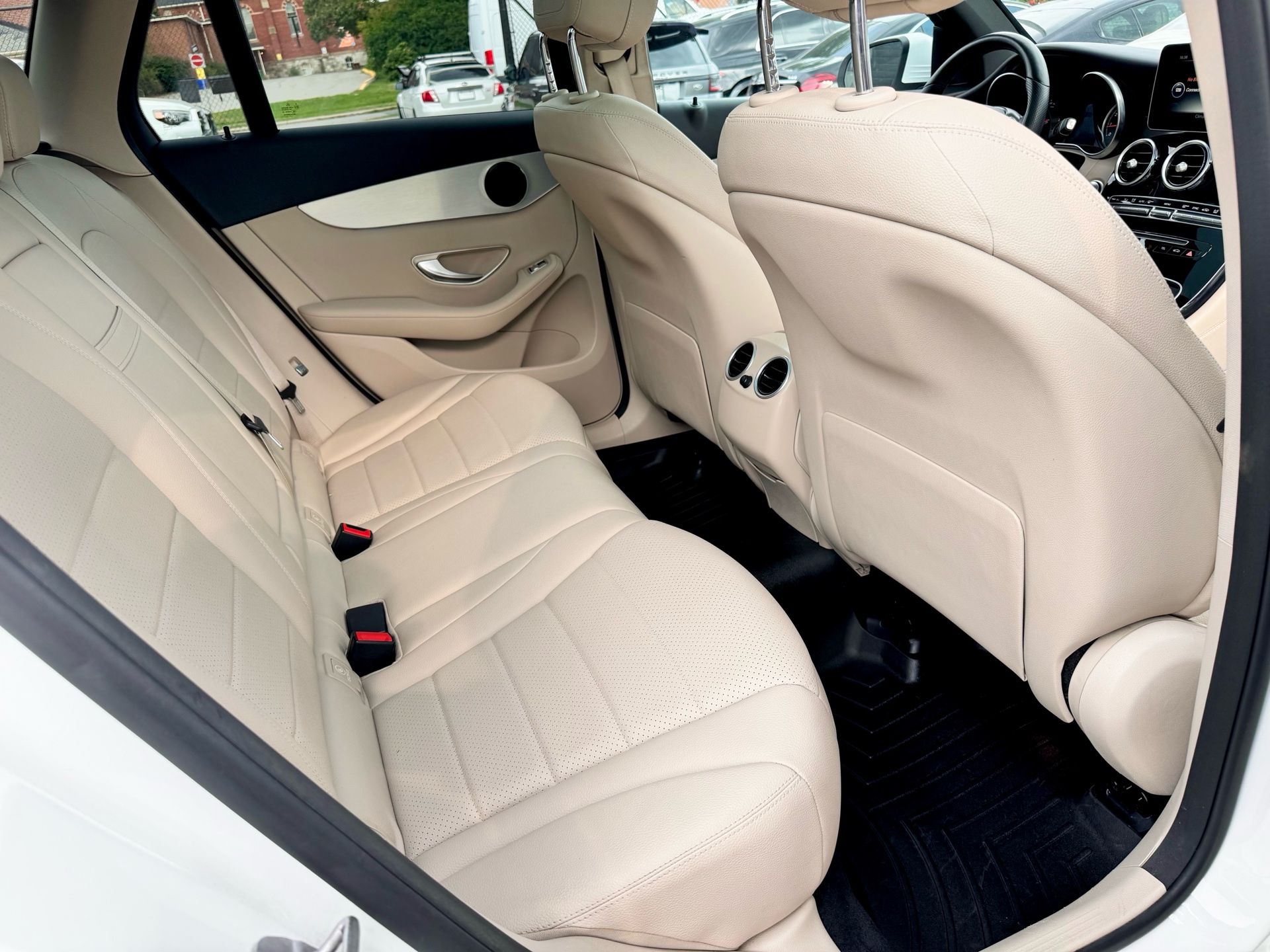 /alphaautosales/2018-Mercedes-Benz-GLC-class-01971045667199034.jpg