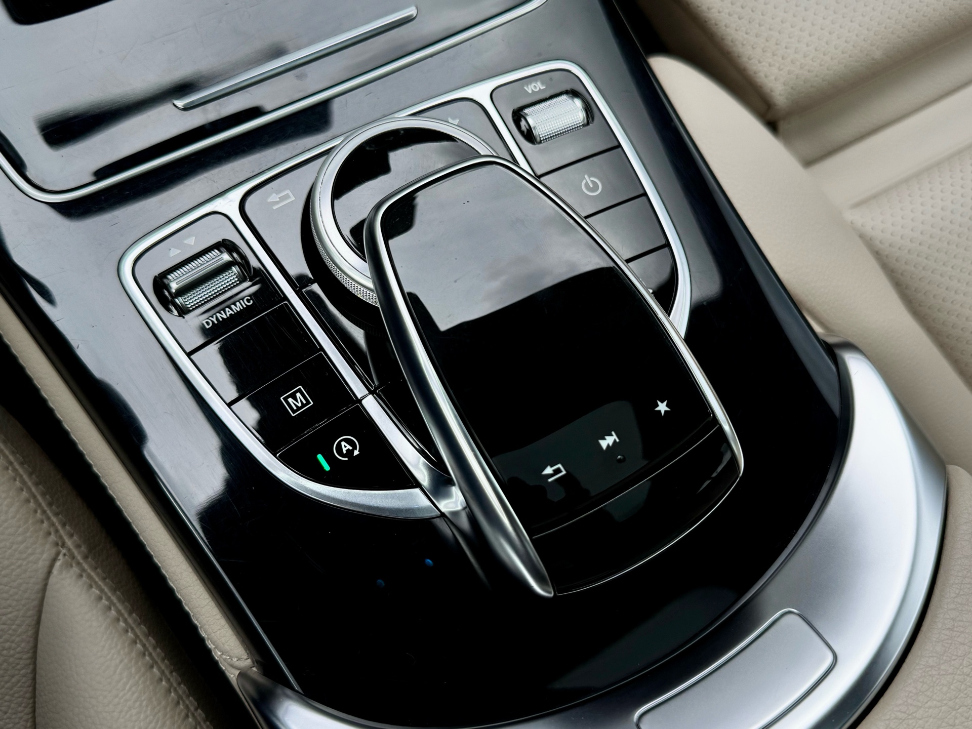 /alphaautosales/2018-Mercedes-Benz-GLC-class-9841485929956661.jpg