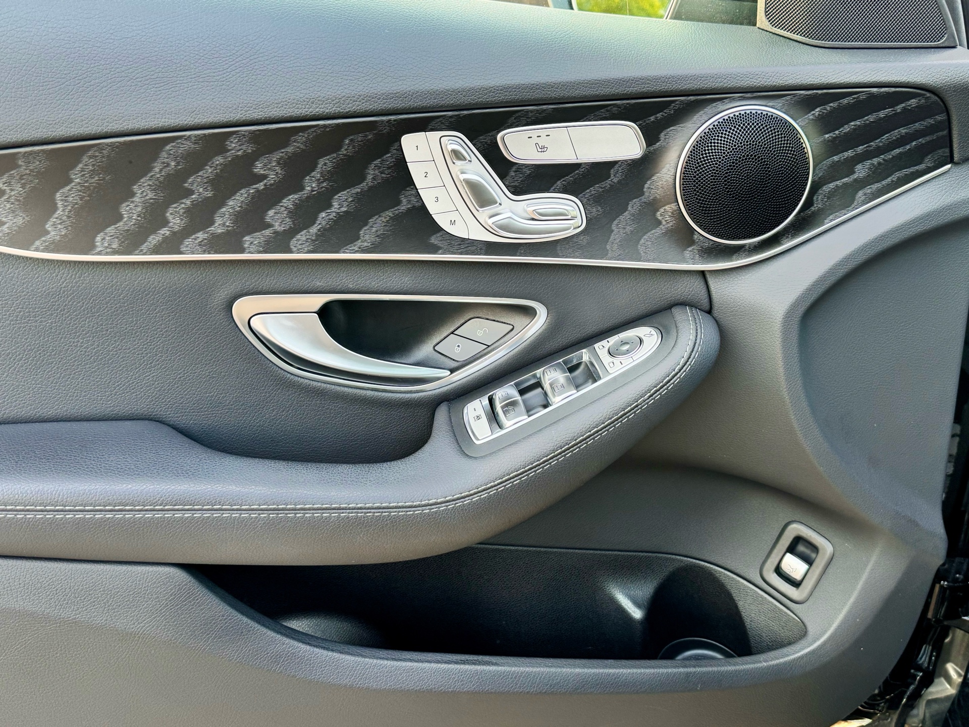 /alphaautosales/2019-Mercedes-Benz-C-Class-2583994388102051.jpg