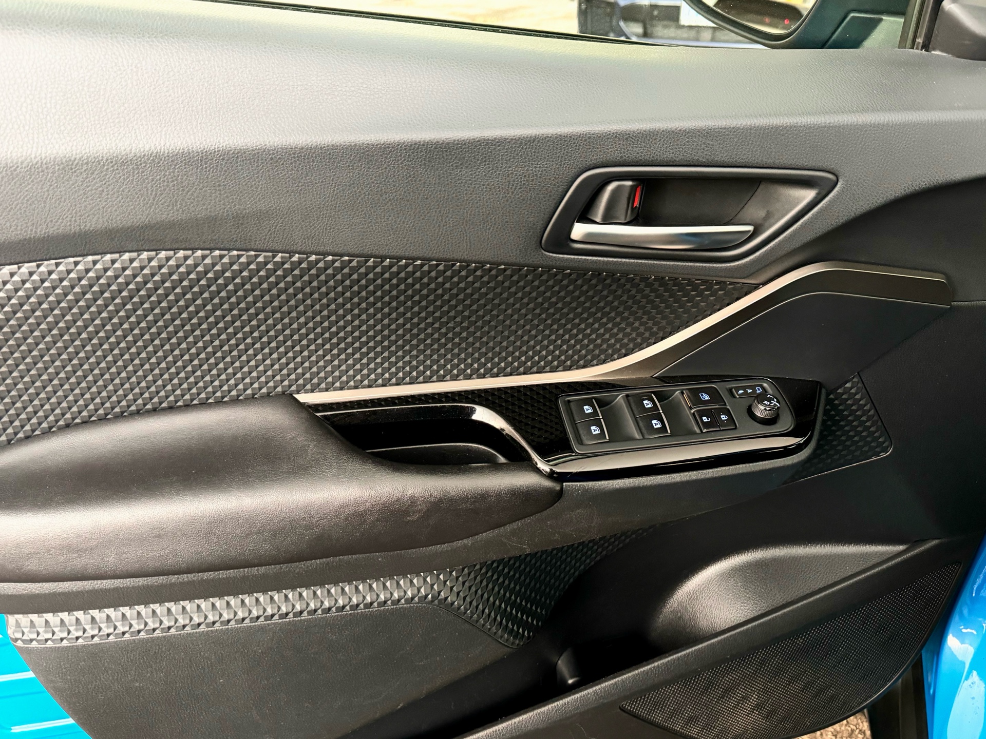 /alphaautosales/2019-Toyota-C-HR-011259110807126937.jpg