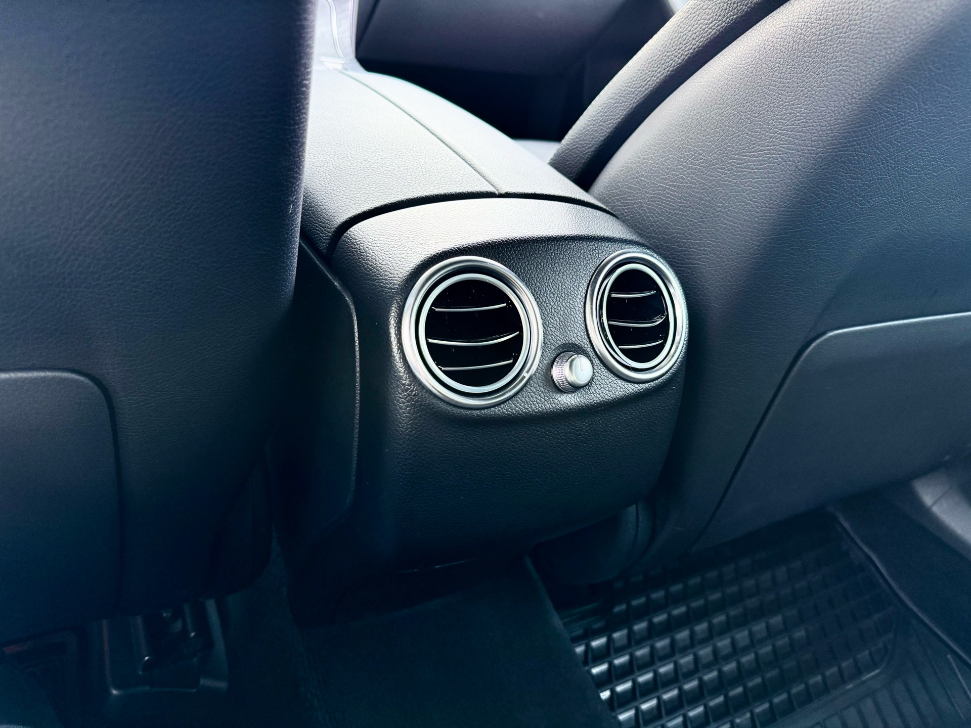 /alphaautosales/2020-Mercedes-Benz-GLC-class-6682534790108112.jpg