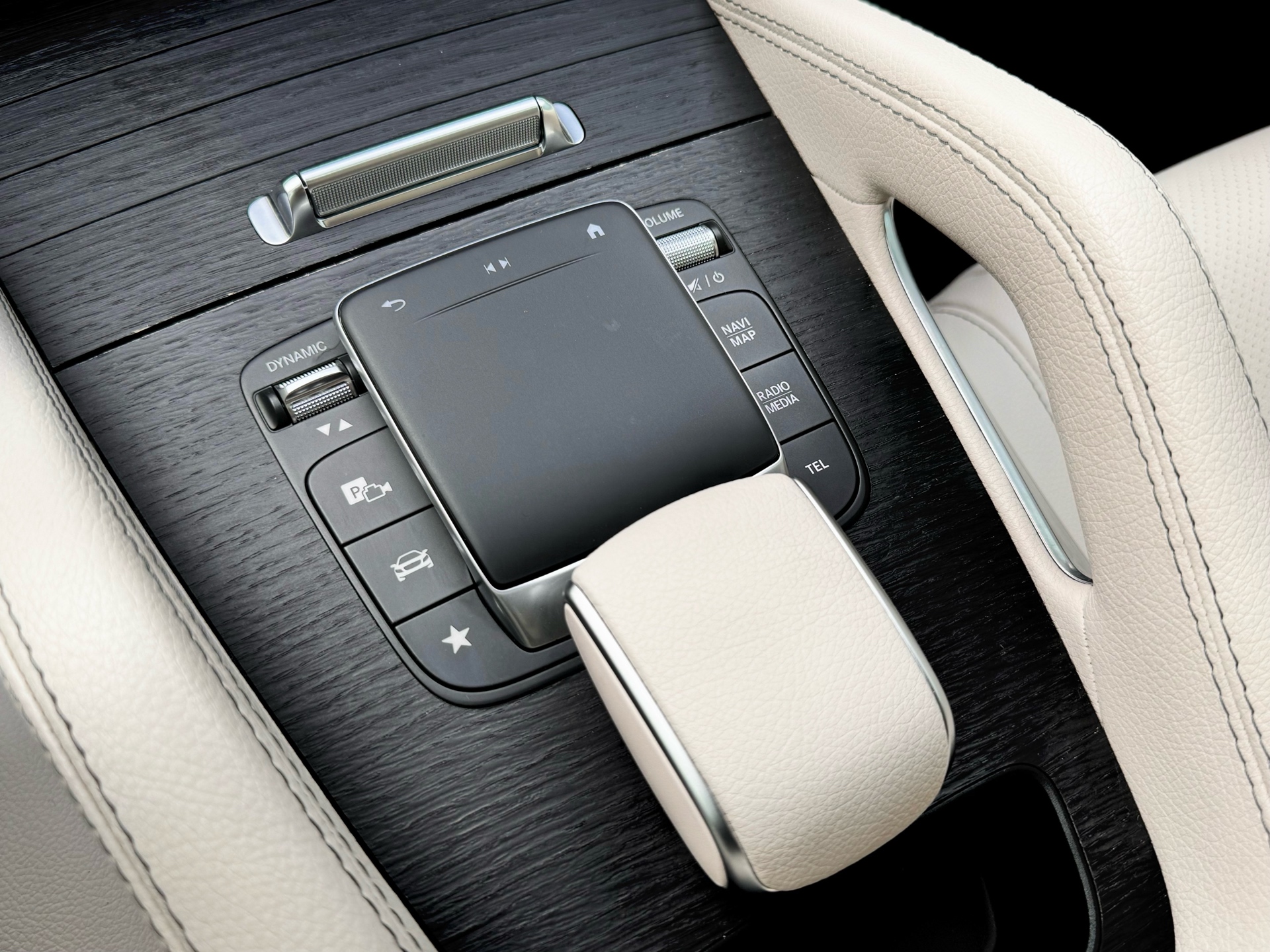/alphaautosales/2022-Mercedes-Benz-GLE-class-6519911125445299.jpg
