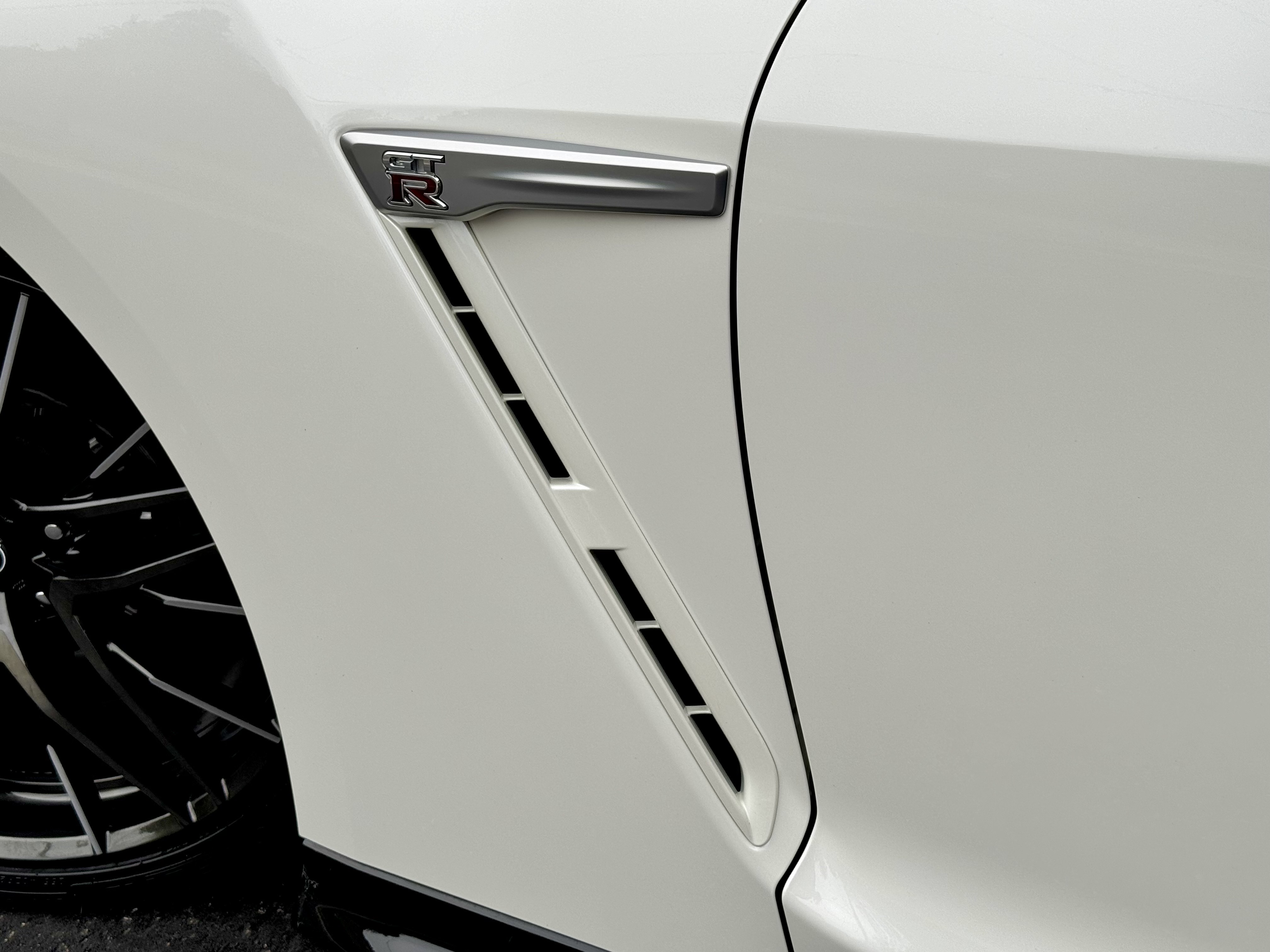 /alphaautosales/2023-Nissan-GT-R-1547871668986136.jpg