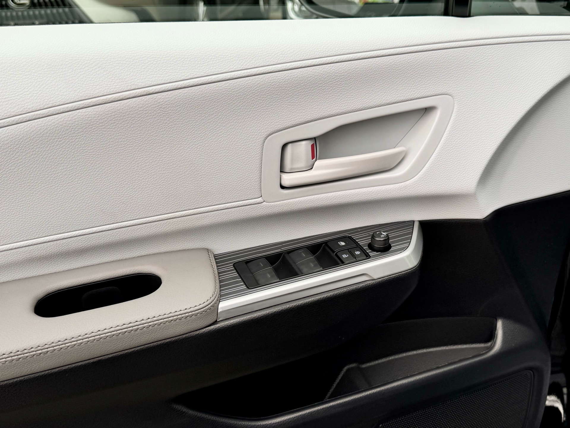 /alphaautosales/2025-Toyota-Sienna-5995425227673714.jpg