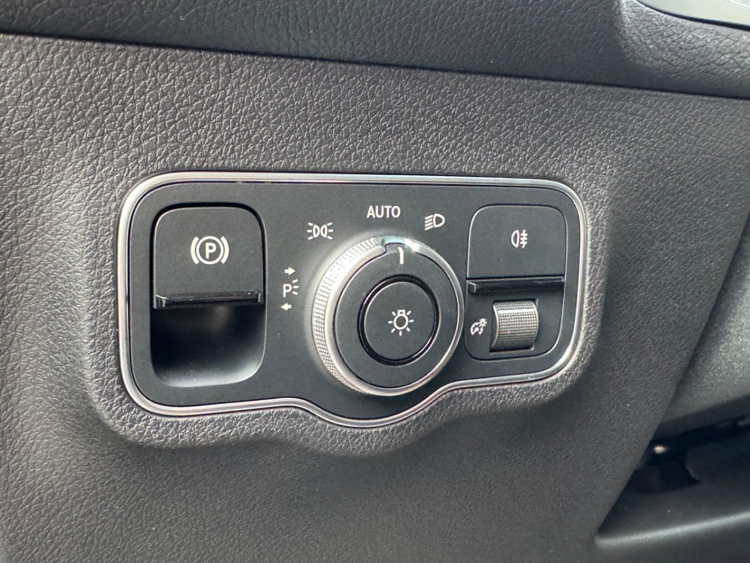/anycarmotor/2023-Mercedes-Benz-GLB-1413676576769476.jpg