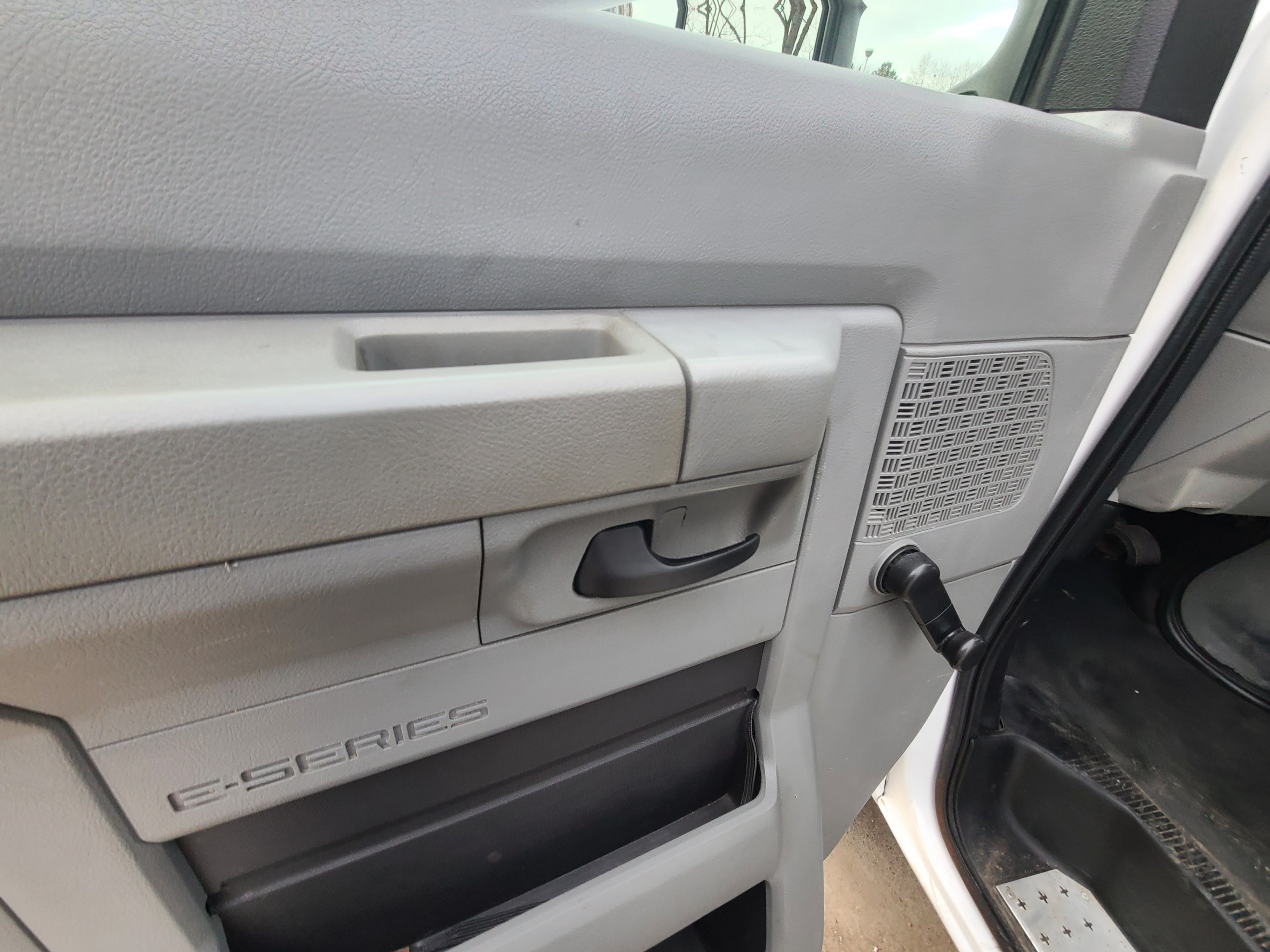 /artaautosales/2011-Ford-EconolineCargo-6881232246904336.jpg