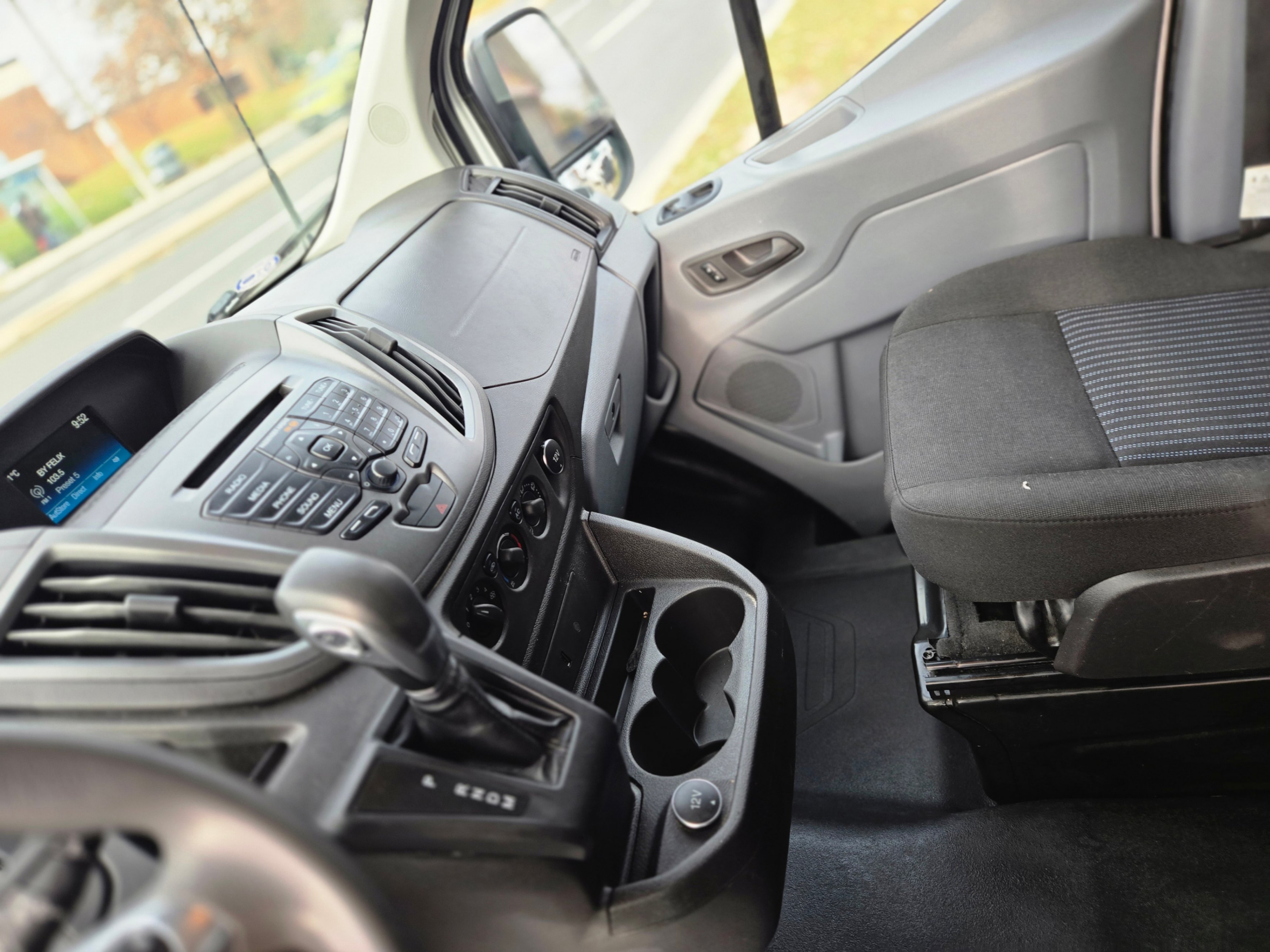 /artaautosales/2019-Ford-Transit-10734627063145474.jpg