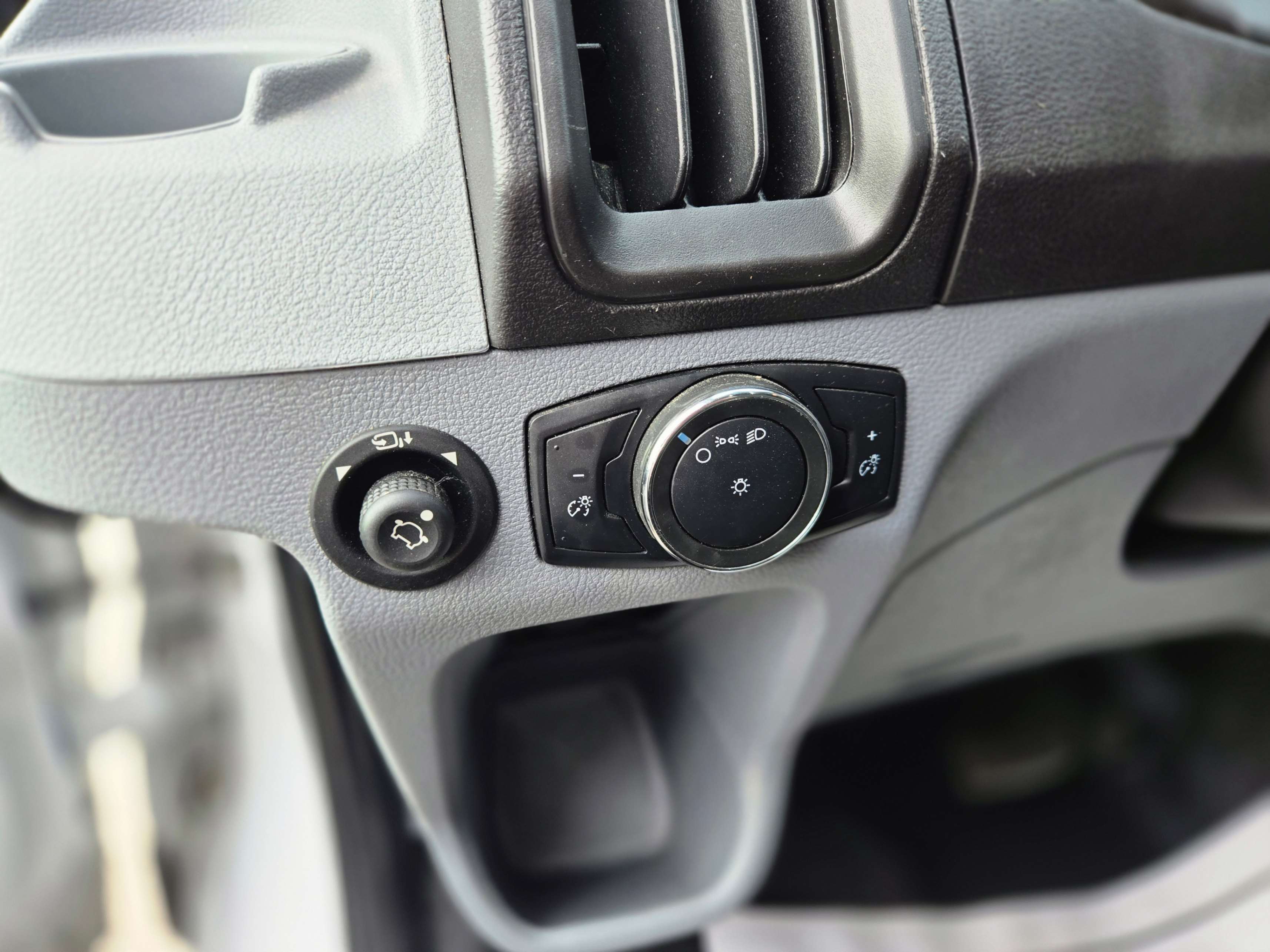 /artaautosales/2019-Ford-Transit-12516425377576668.jpg
