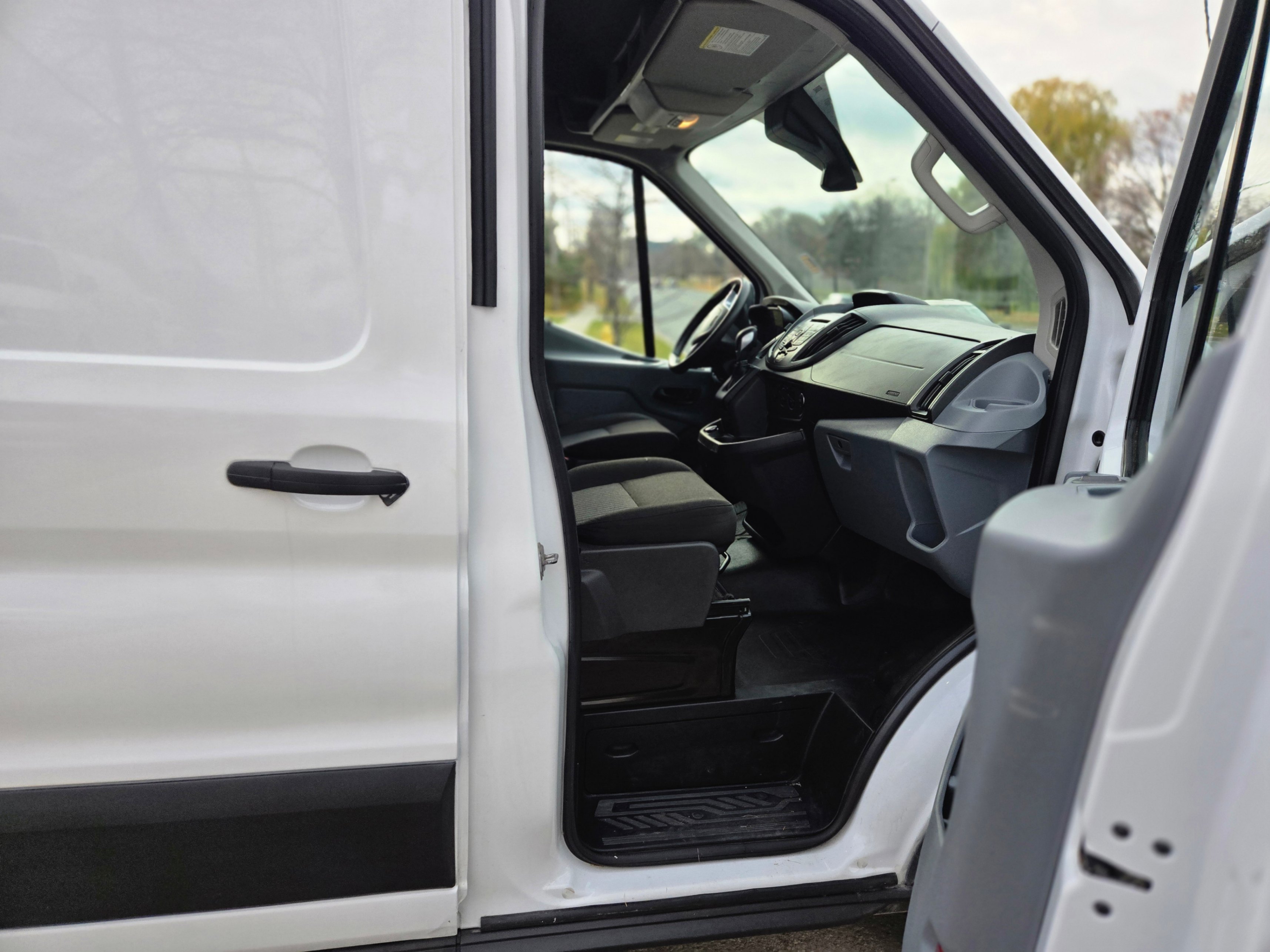 /artaautosales/2019-Ford-Transit-8496589050692605.jpg