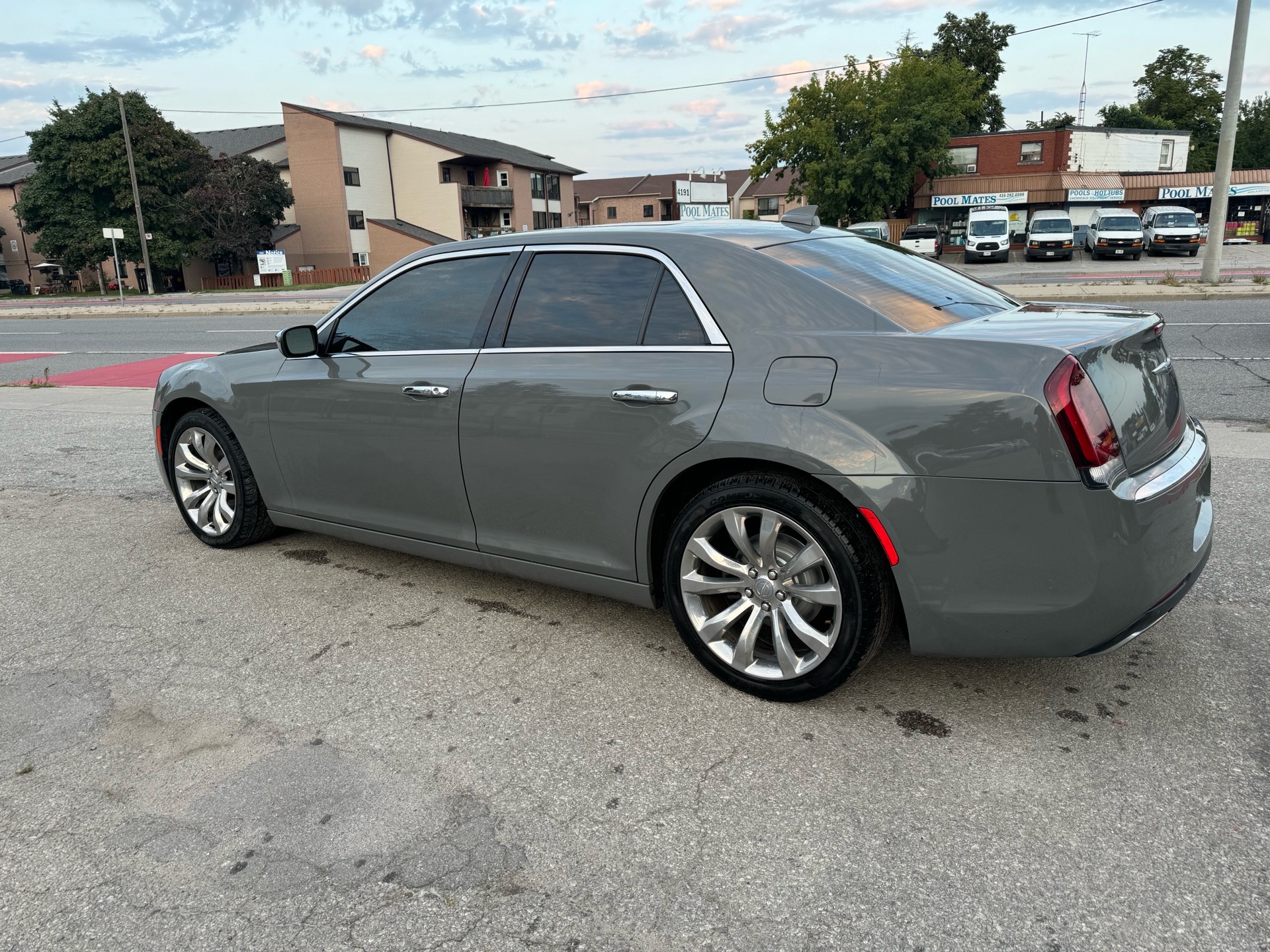 /aryaanmotors/2018-Chrysler-300-49094275854624136.jpg