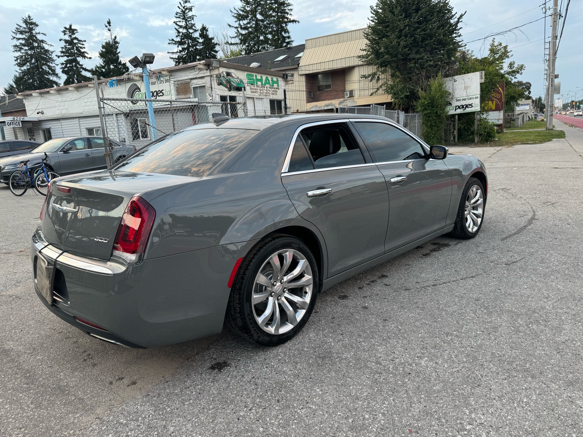 /aryaanmotors/2018-Chrysler-300-49618192138379746.jpg