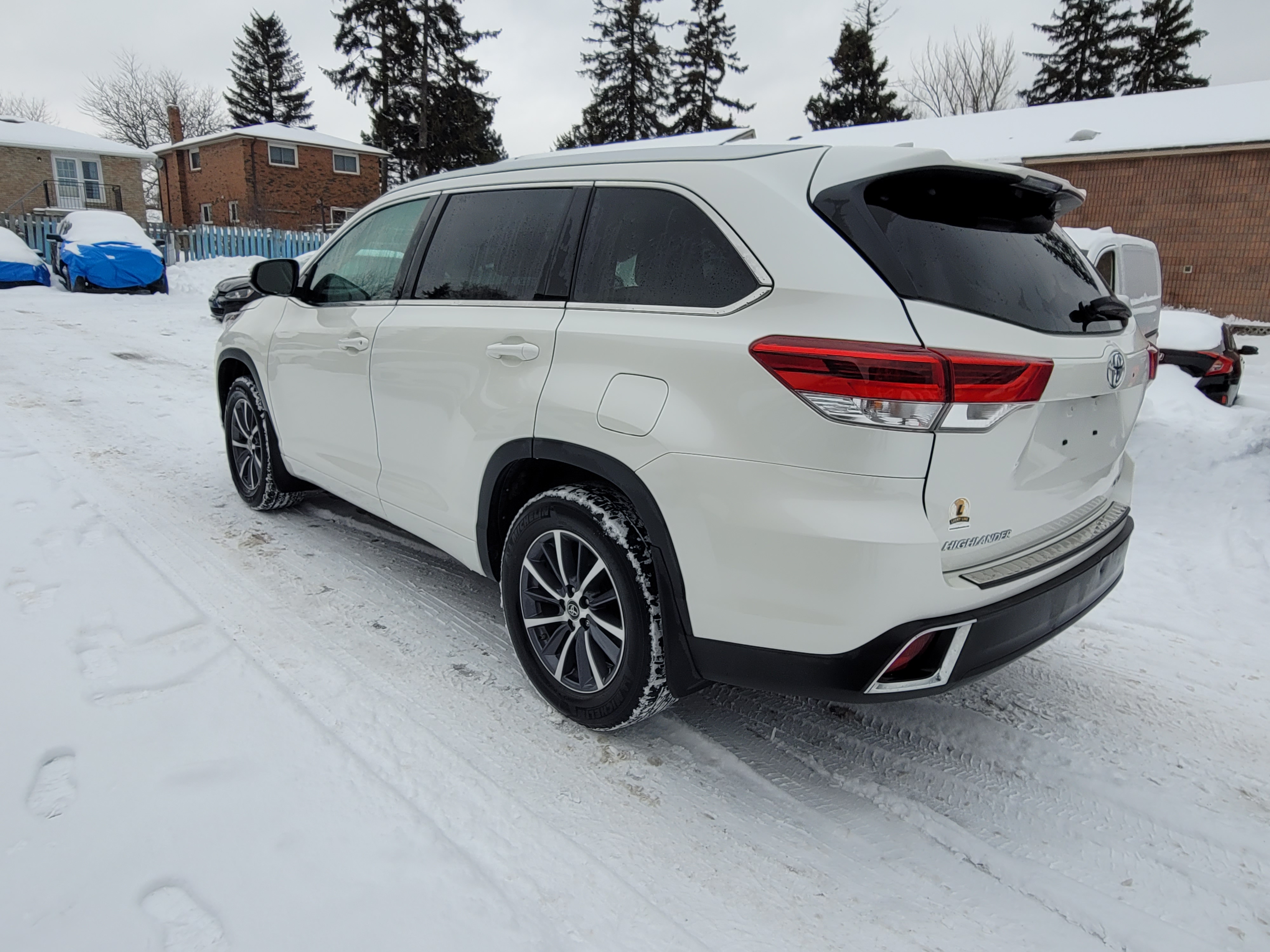 /aryaanmotors/2018-Toyota-Highlander-19239776397584274.jpg