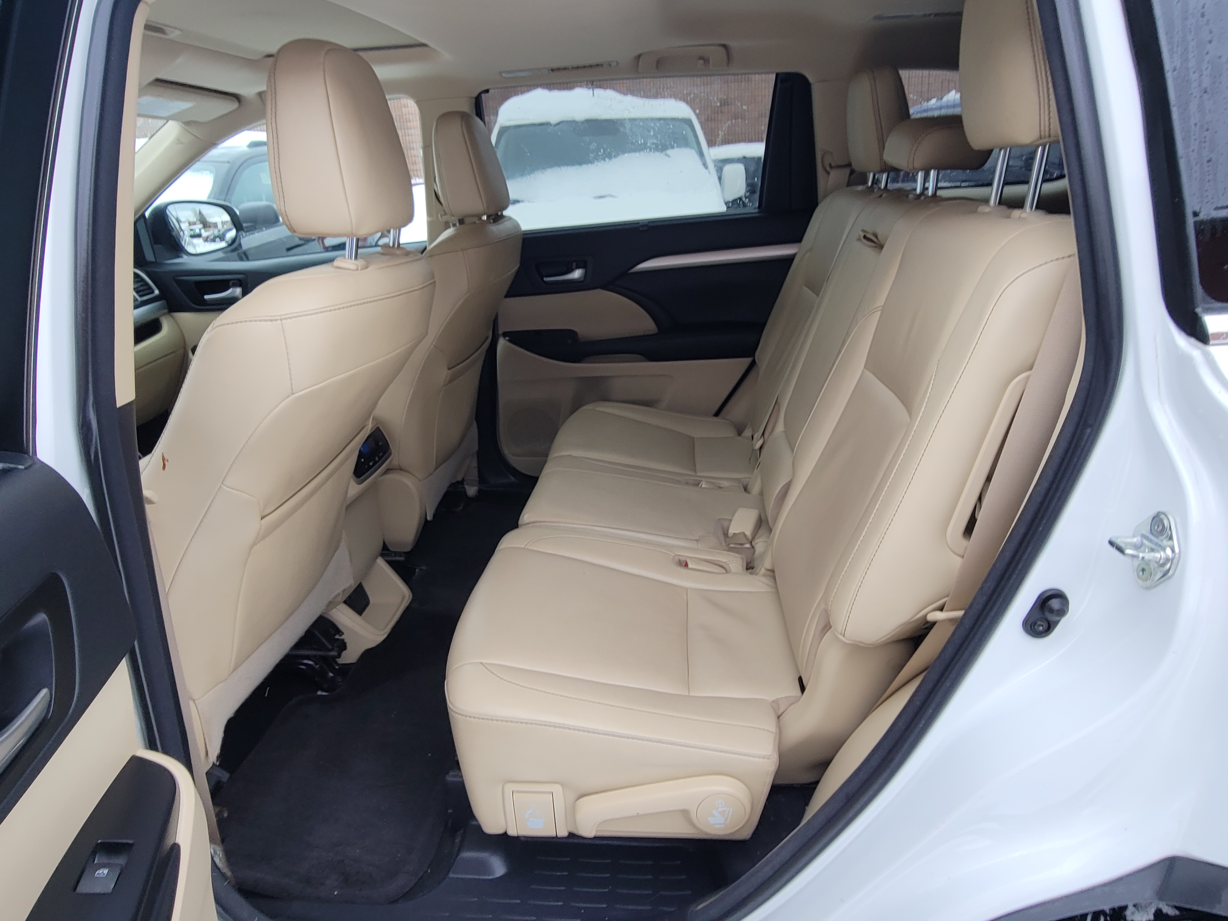 /aryaanmotors/2018-Toyota-Highlander-623090518230266.jpg