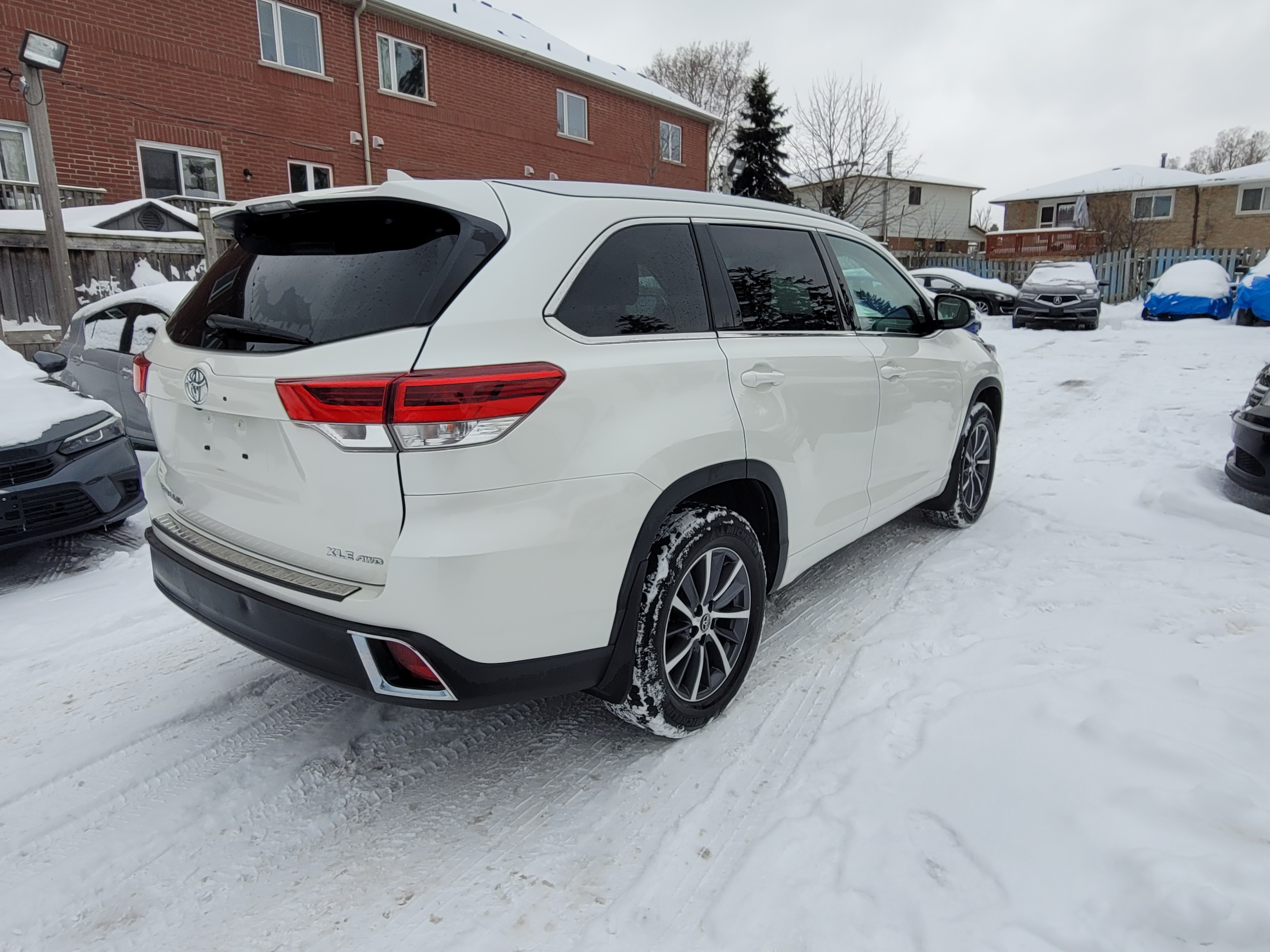 /aryaanmotors/2018-Toyota-Highlander-9665979412361587.jpg