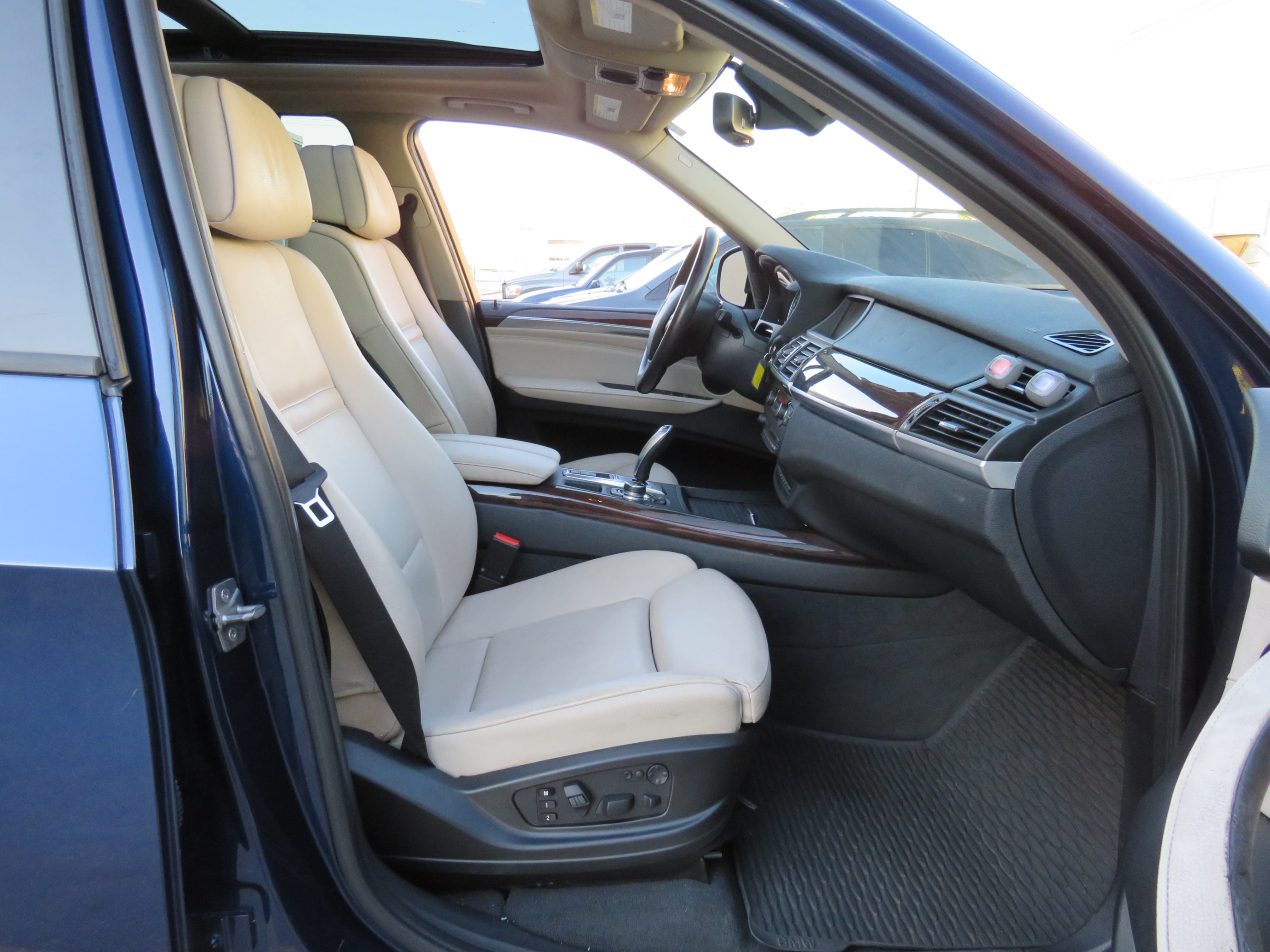 /aspireauto/2011-BMW-X5-502941405496236.jpg