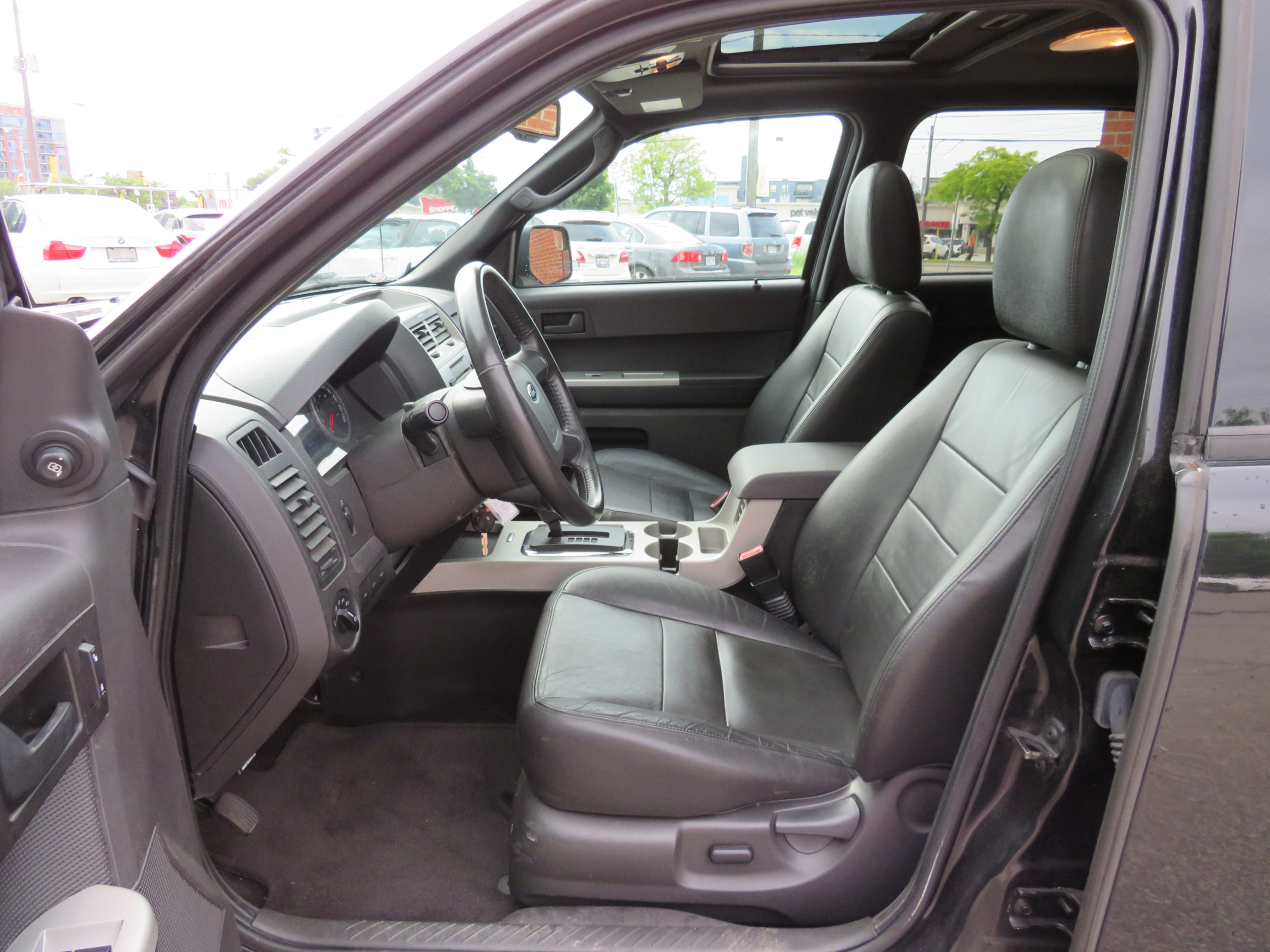 /aspireauto/2011-Ford-Escape-010071815698029507.jpg