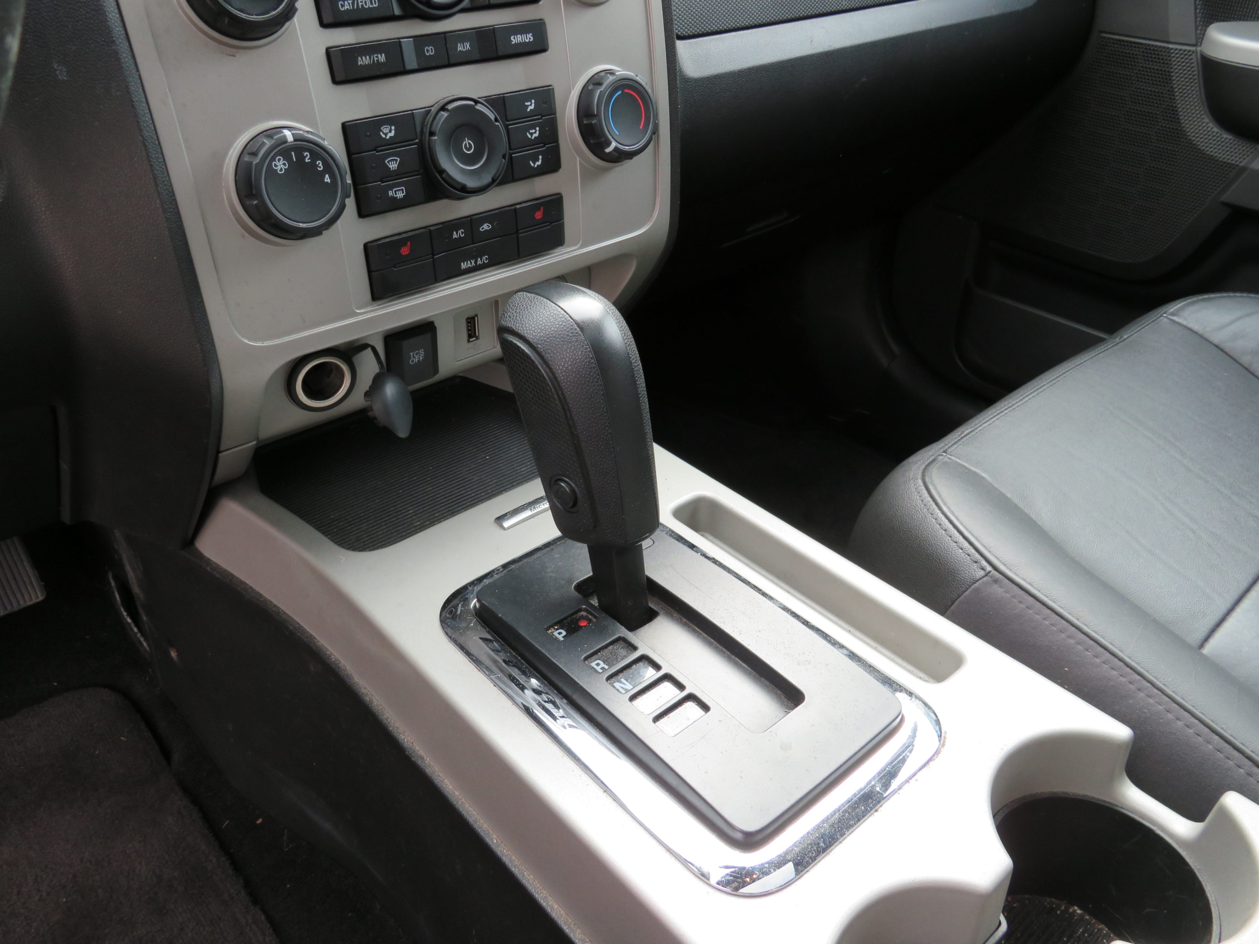 /aspireauto/2011-Ford-Escape-9285276919554071.jpg