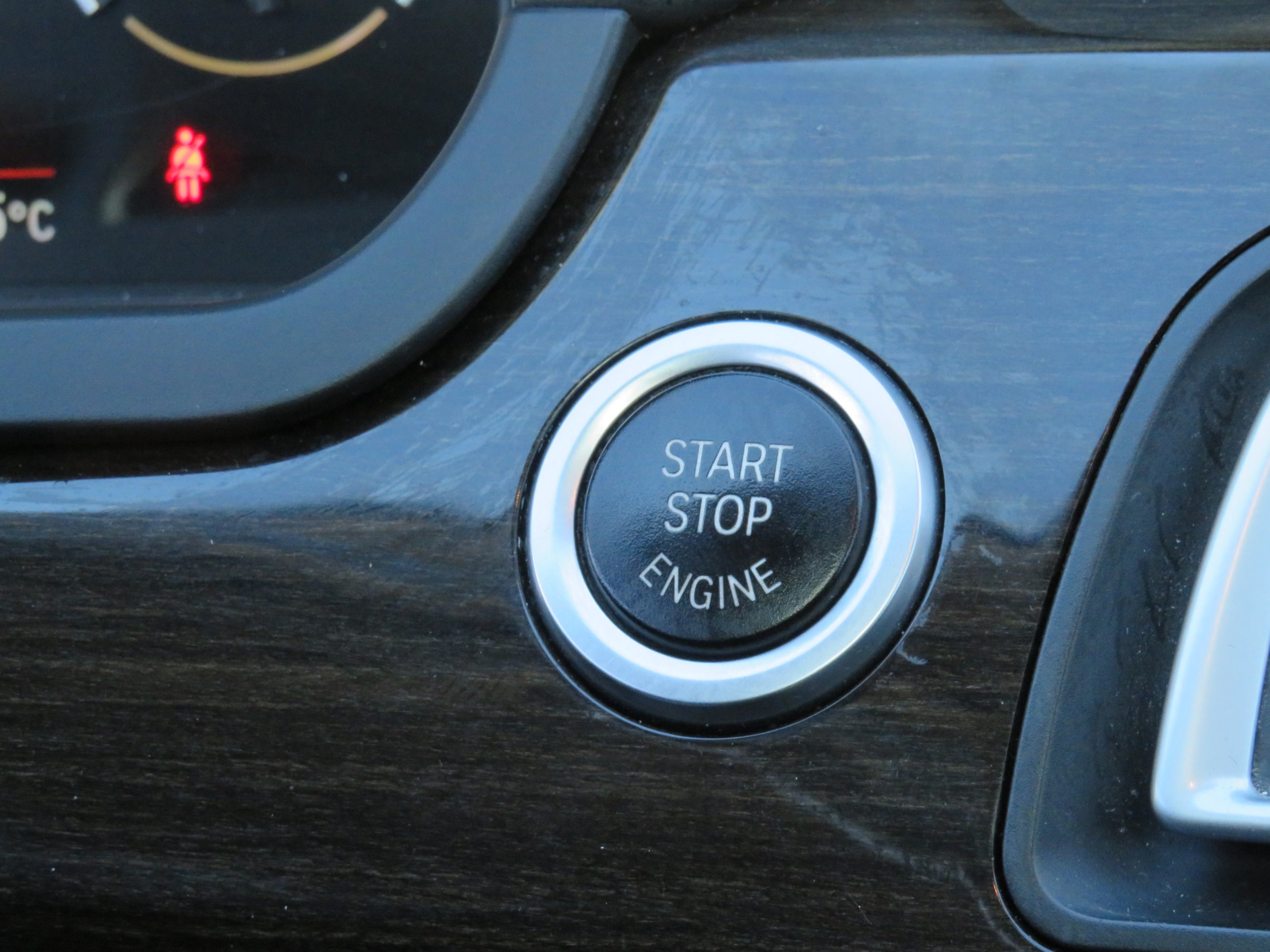 /aspireauto/2012-BMW-7Series-30658763501459574.jpg