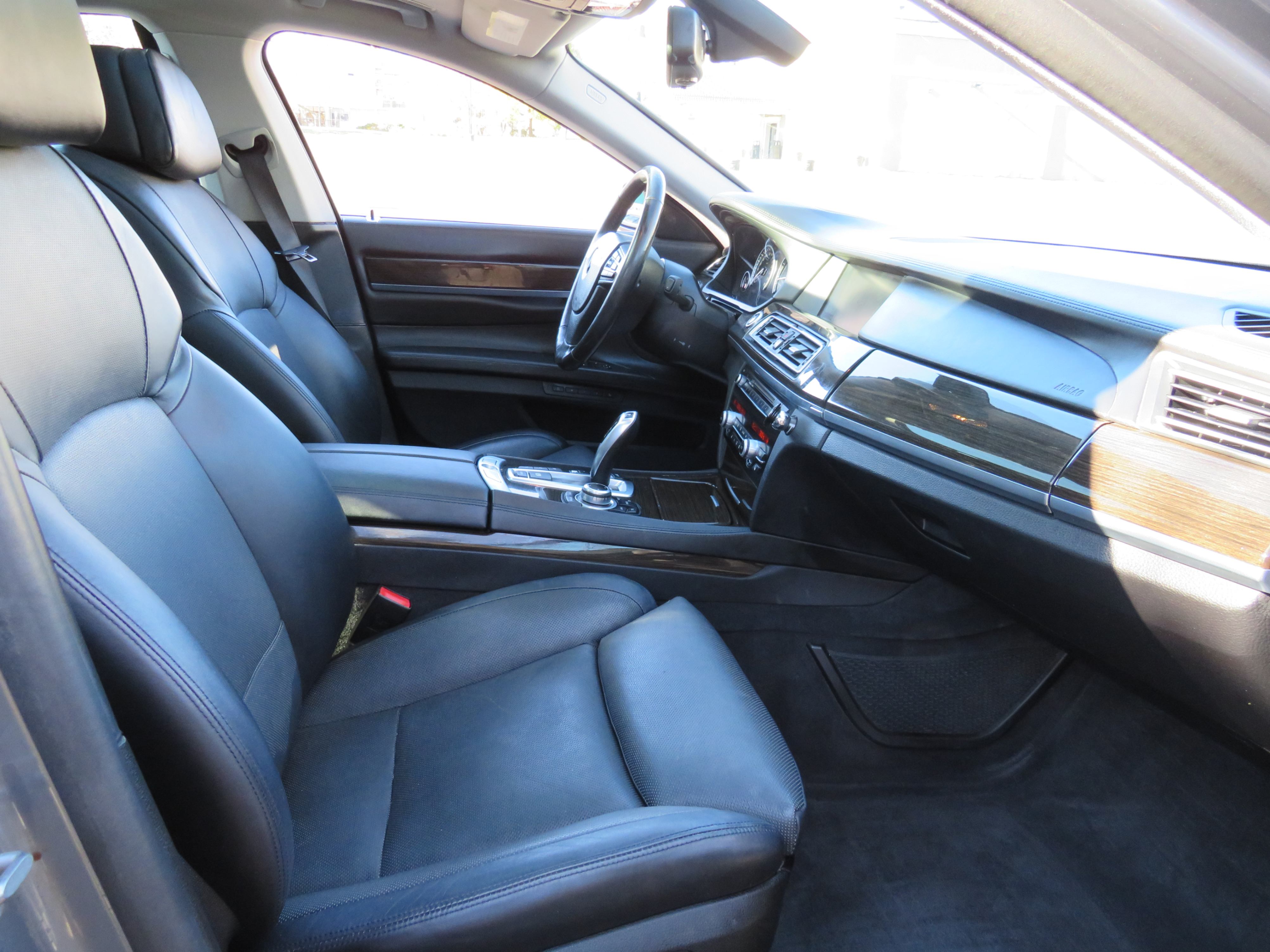 /aspireauto/2012-BMW-7Series-3687715390929813.jpg