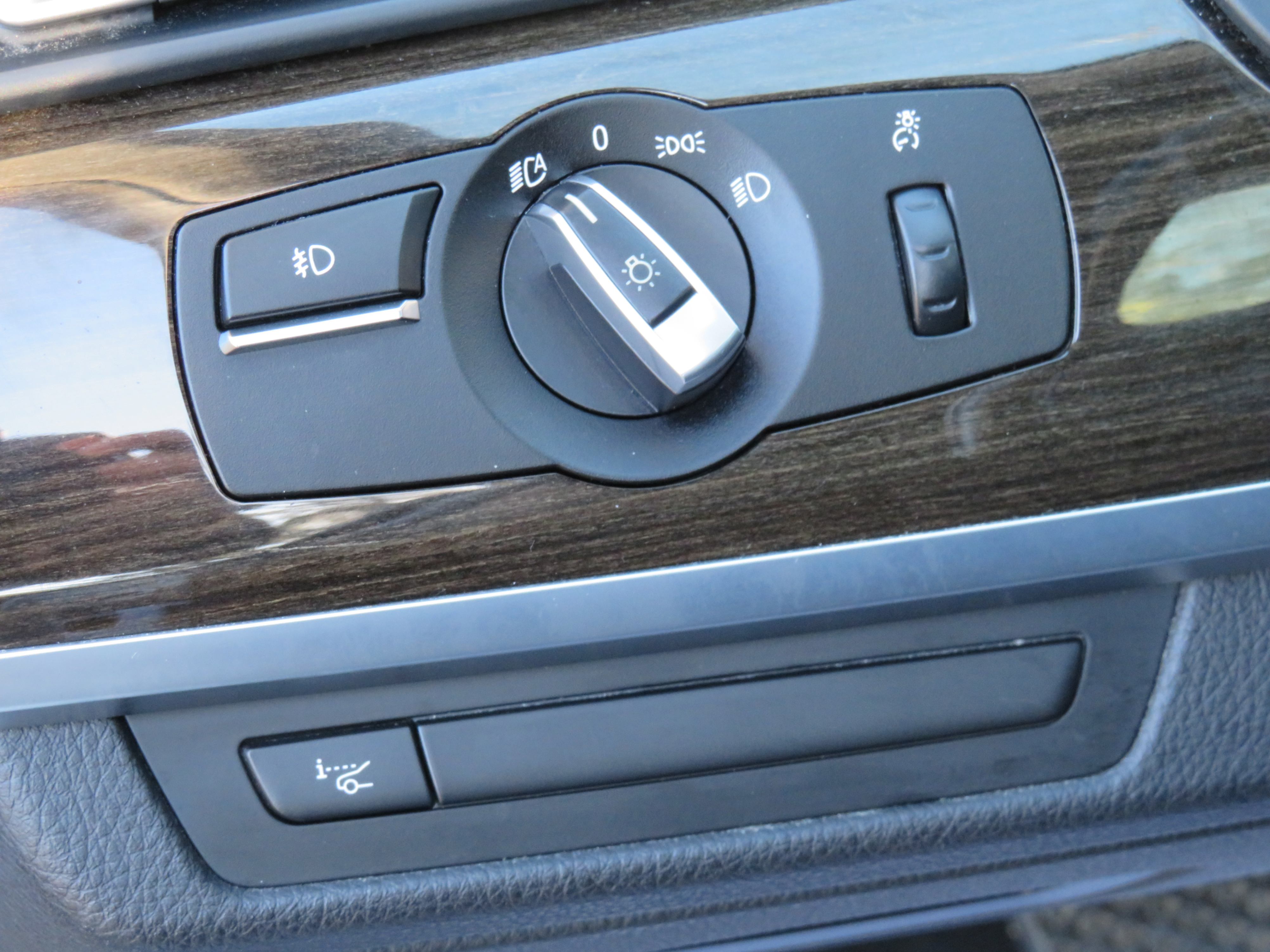 /aspireauto/2012-BMW-7Series-5316777910376189.jpg