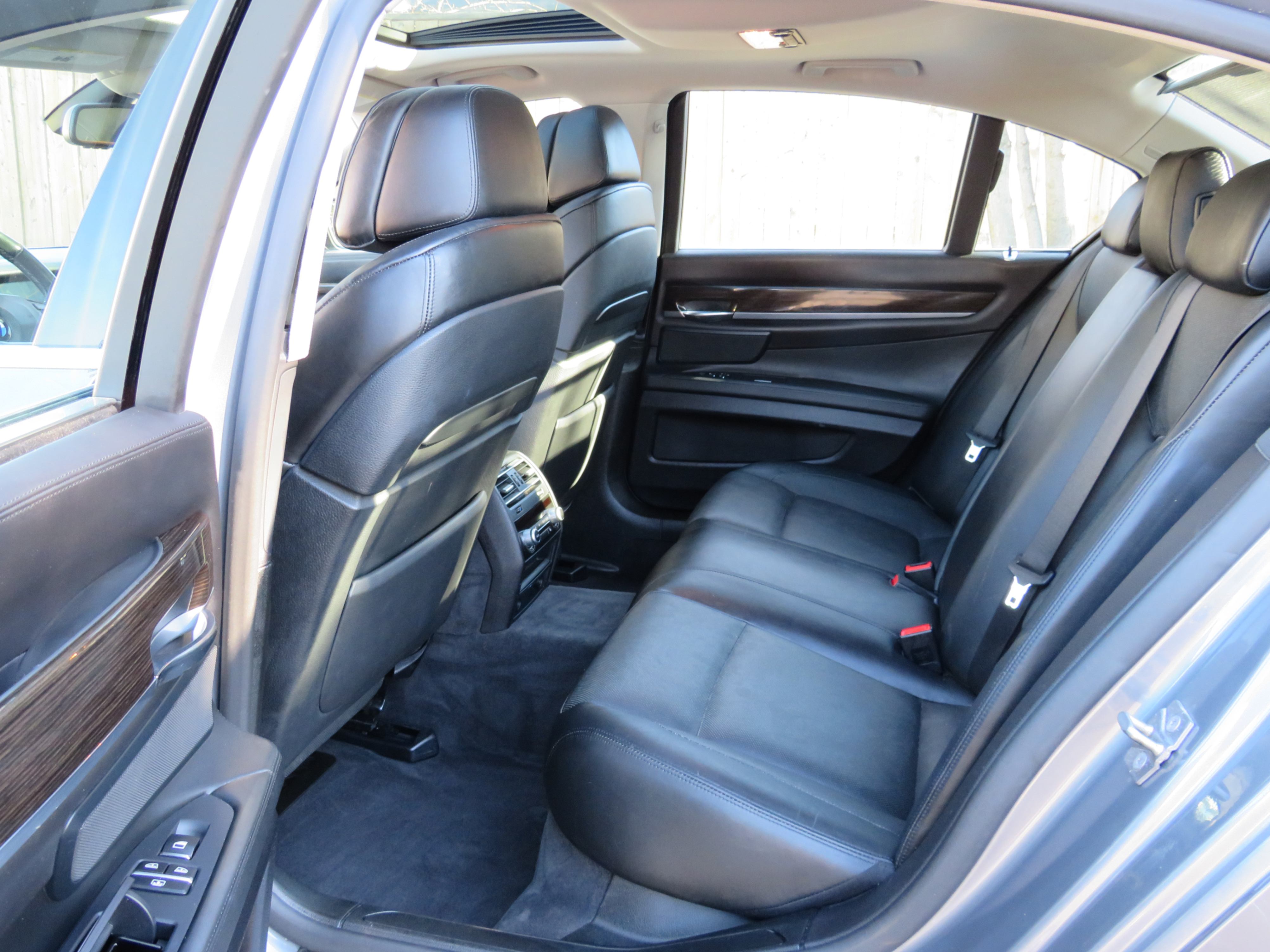 /aspireauto/2012-BMW-7Series-5697147148746149.jpg