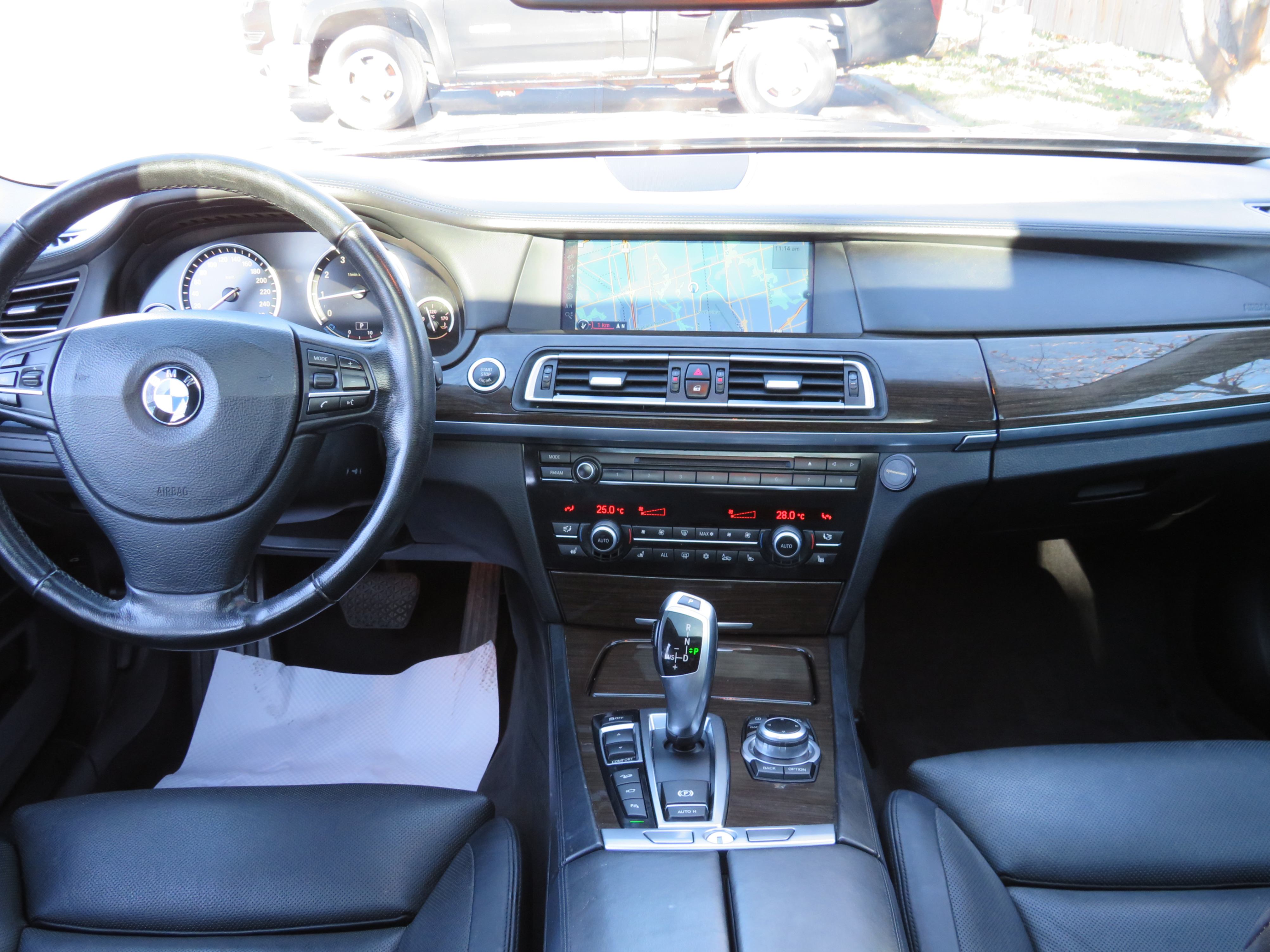 /aspireauto/2012-BMW-7Series-8936801233431002.jpg