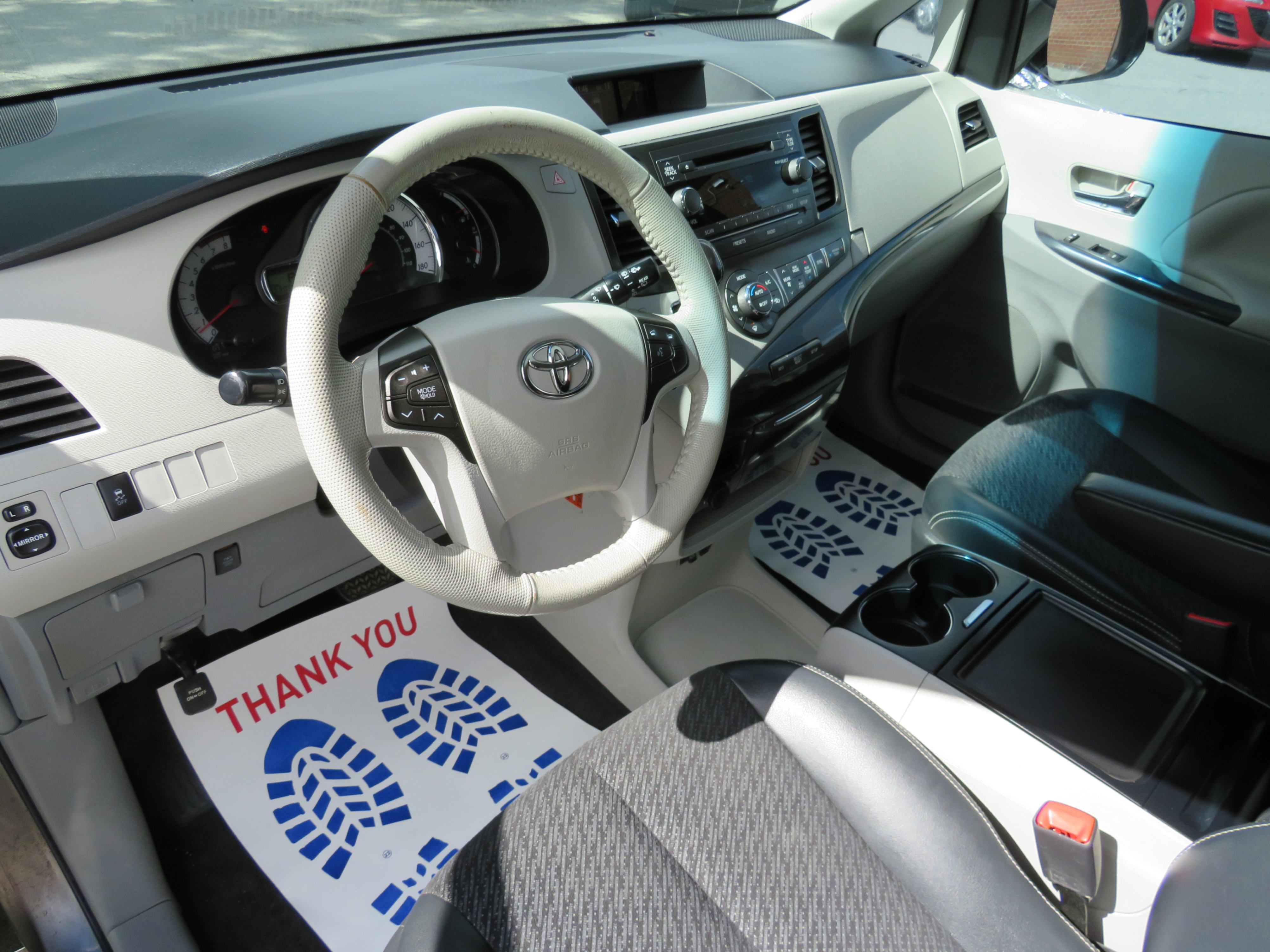 /aspireauto/2013-Toyota-Sienna-06339154728611485.jpg