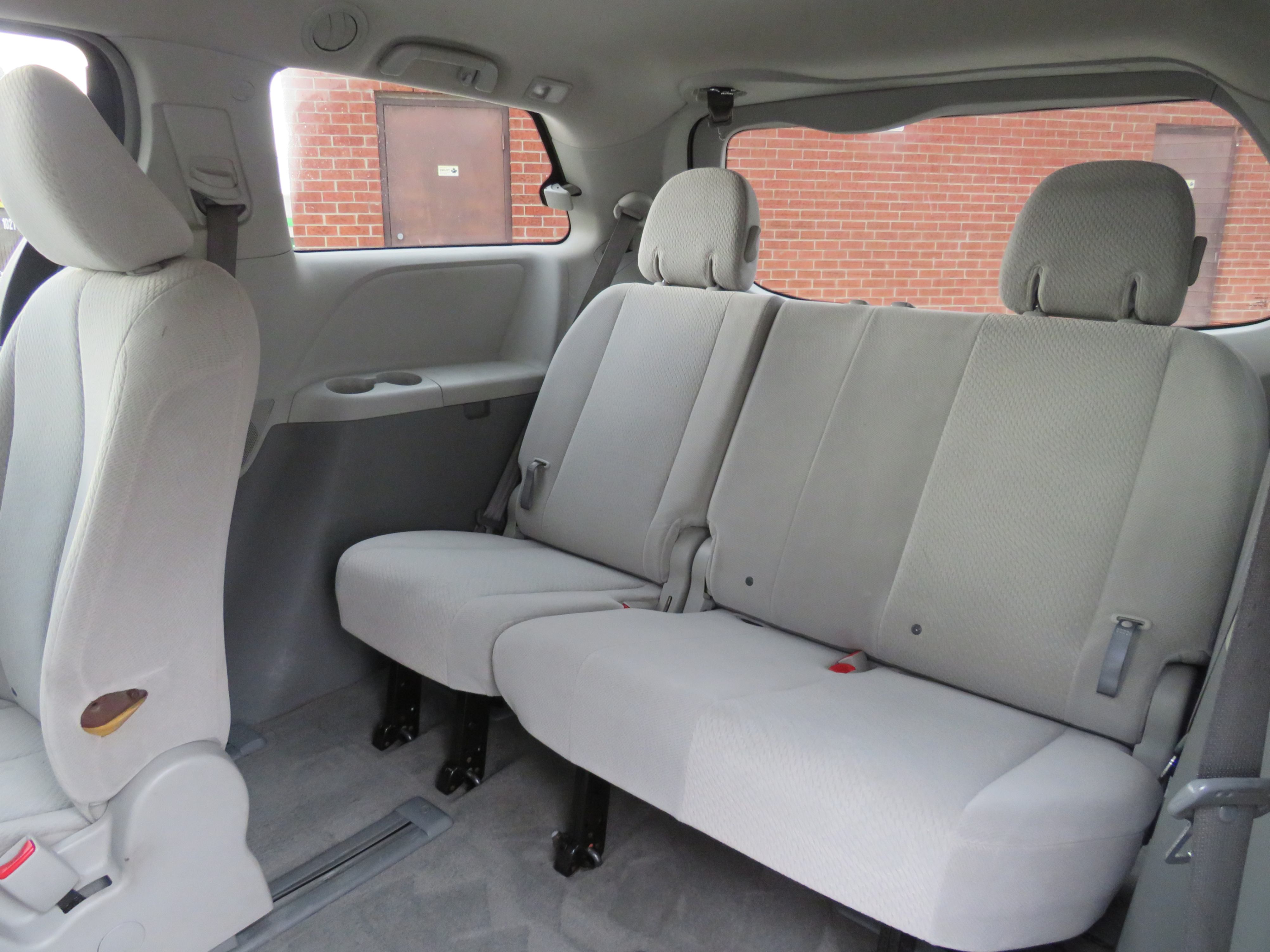 /aspireauto/2013-Toyota-Sienna-16084515042531988.jpg