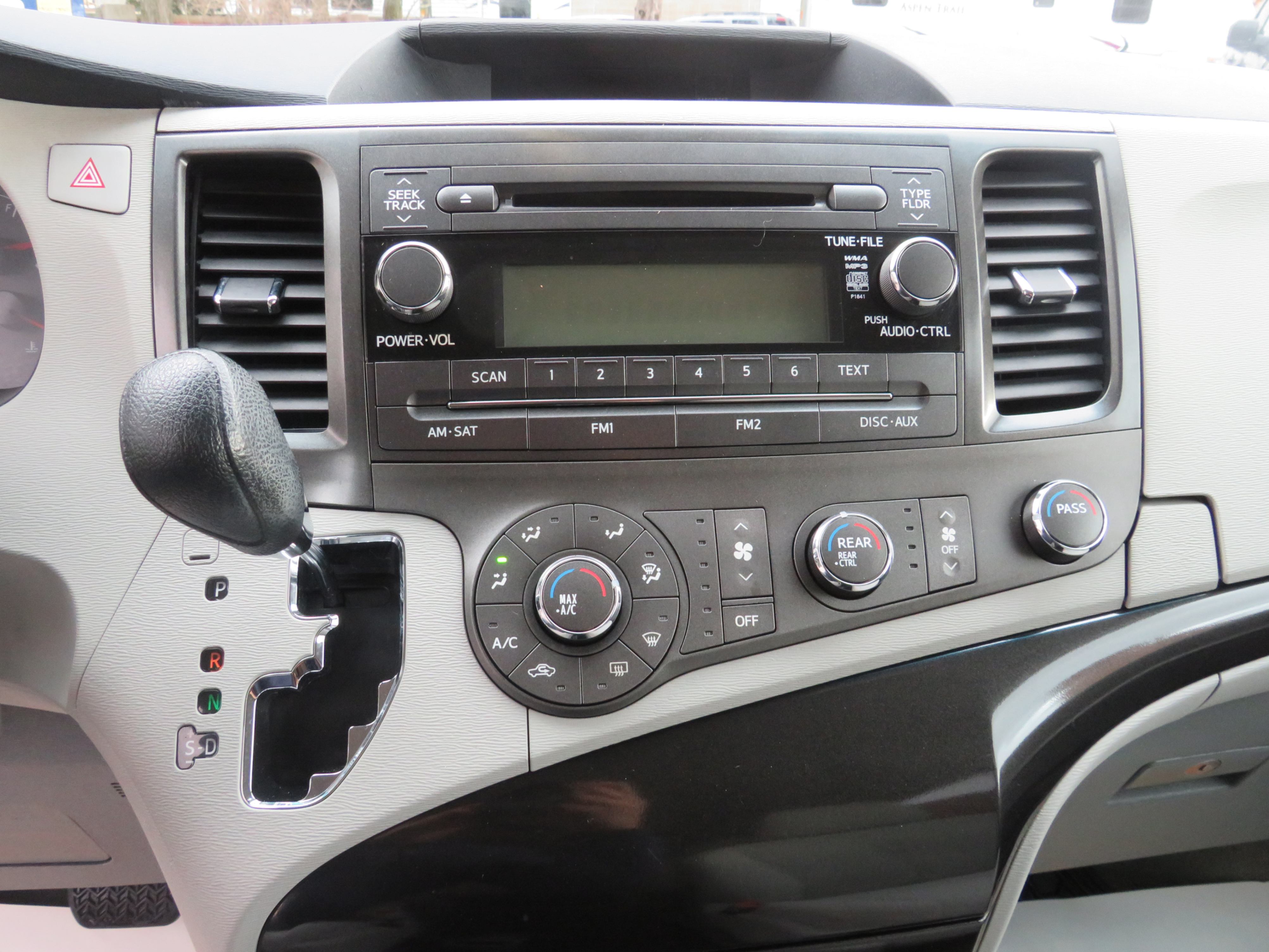 /aspireauto/2013-Toyota-Sienna-24207085114049987.jpg