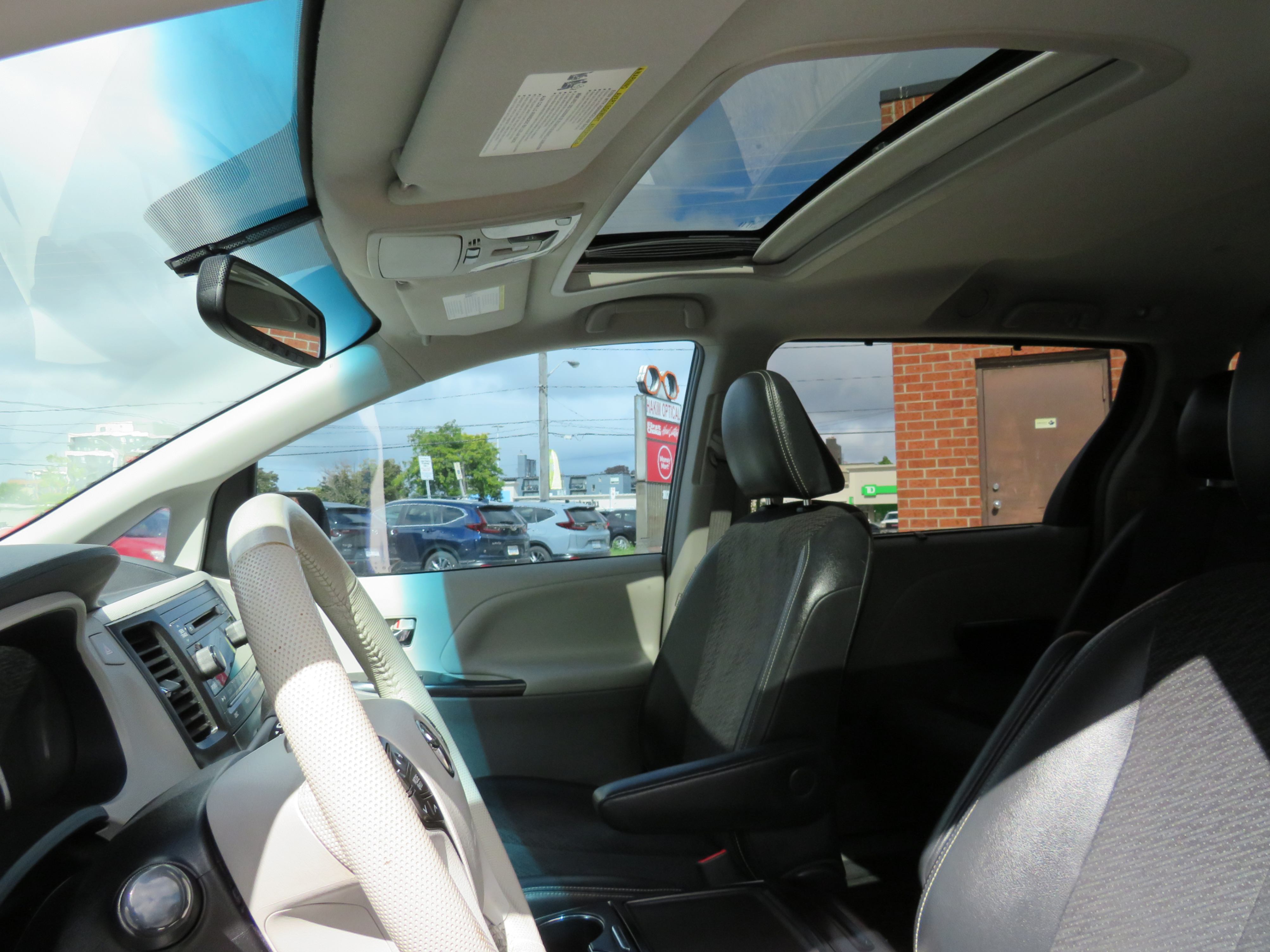 /aspireauto/2013-Toyota-Sienna-2656244827297234.jpg