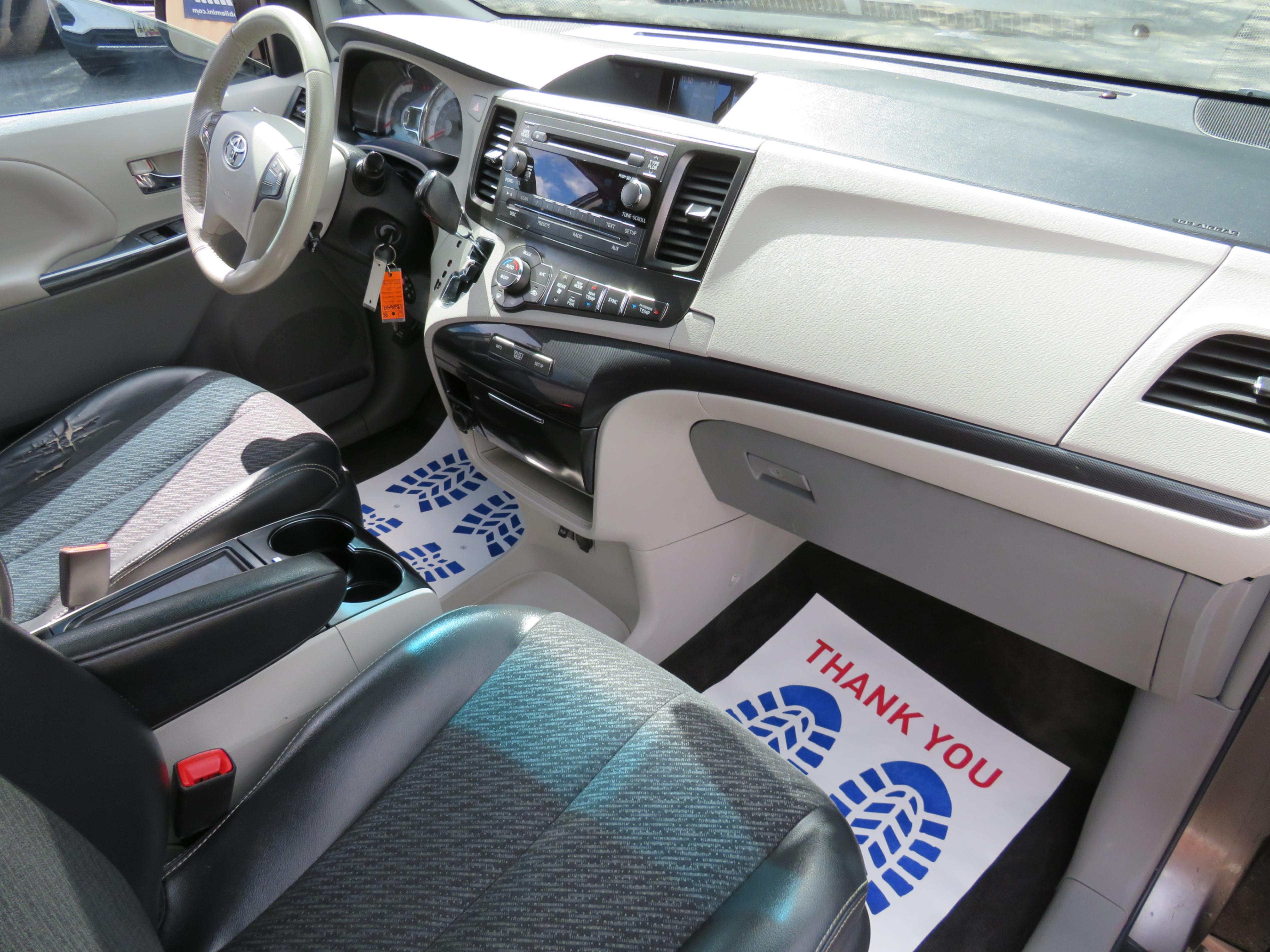 /aspireauto/2013-Toyota-Sienna-2849551193100366.jpg
