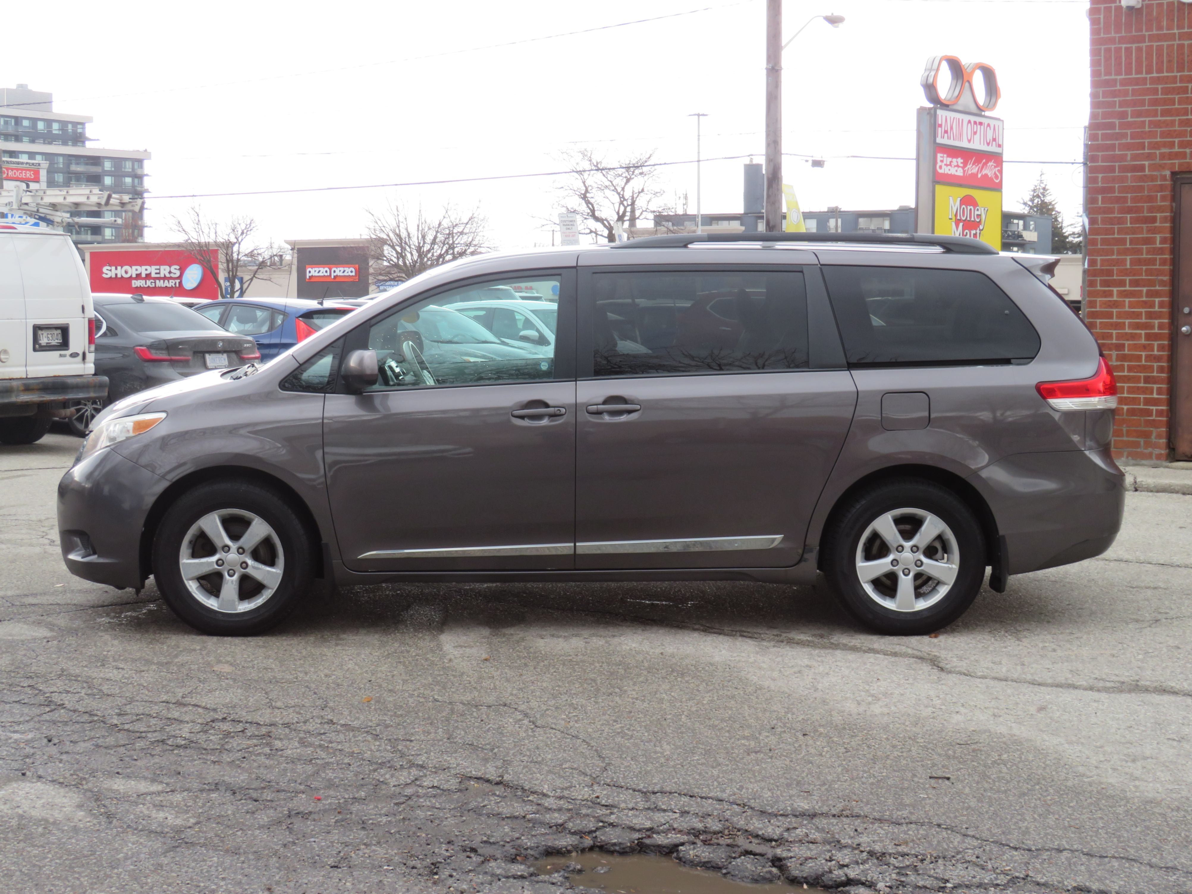 /aspireauto/2013-Toyota-Sienna-48088770882231.jpg