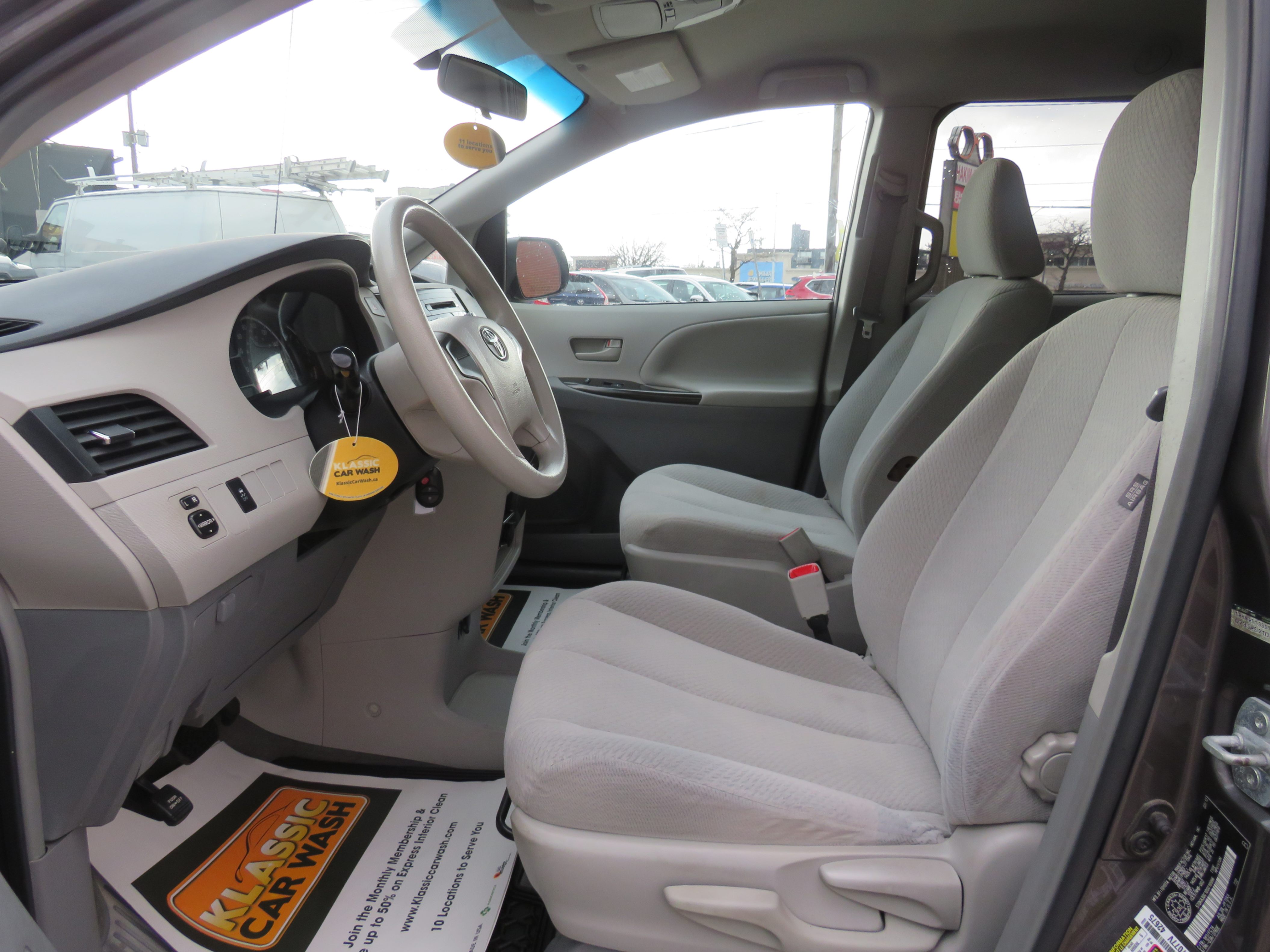 /aspireauto/2013-Toyota-Sienna-8334279536159497.jpg
