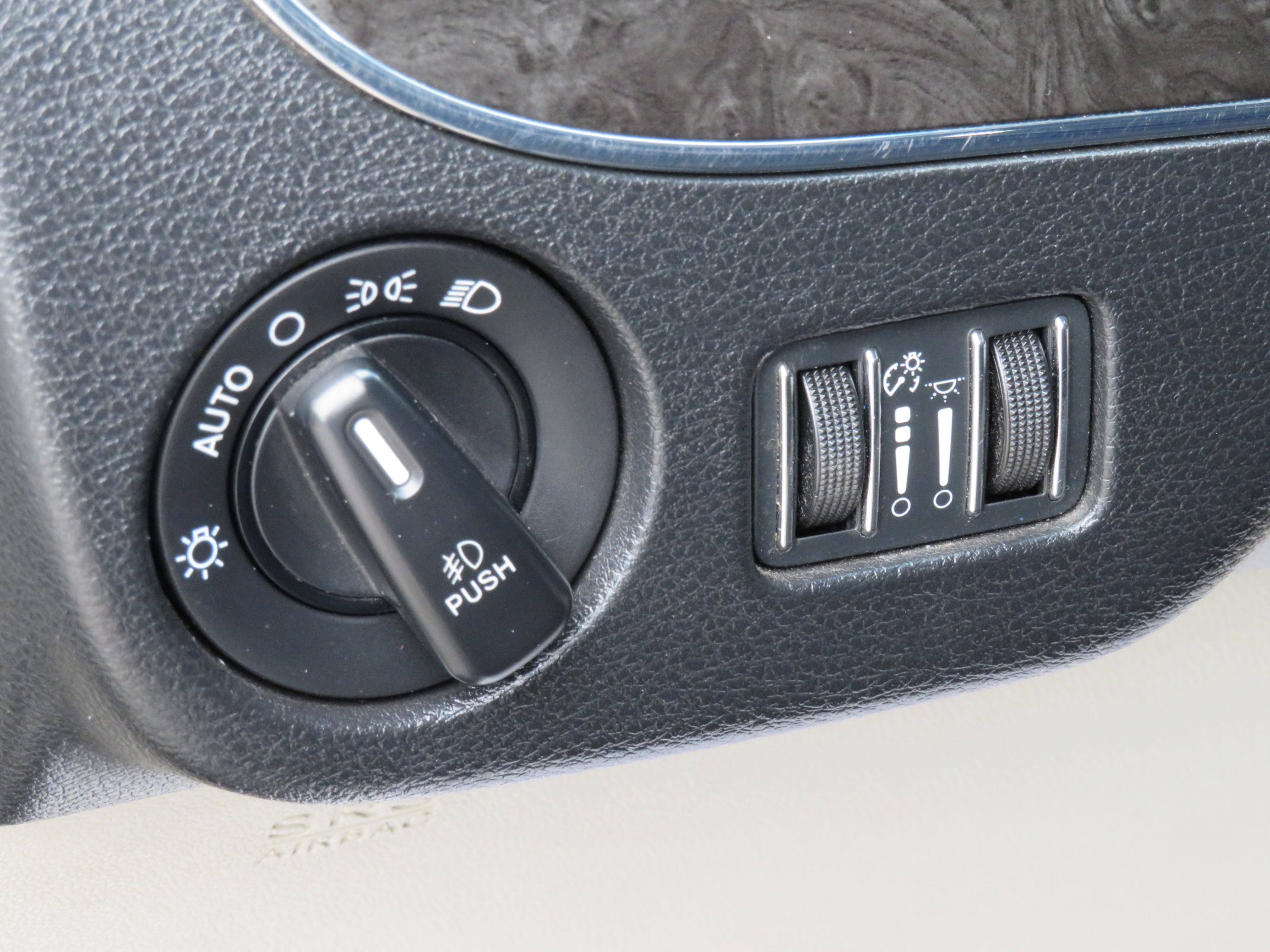 /aspireauto/2015-Chrysler-Town&-016390661174513932.jpg