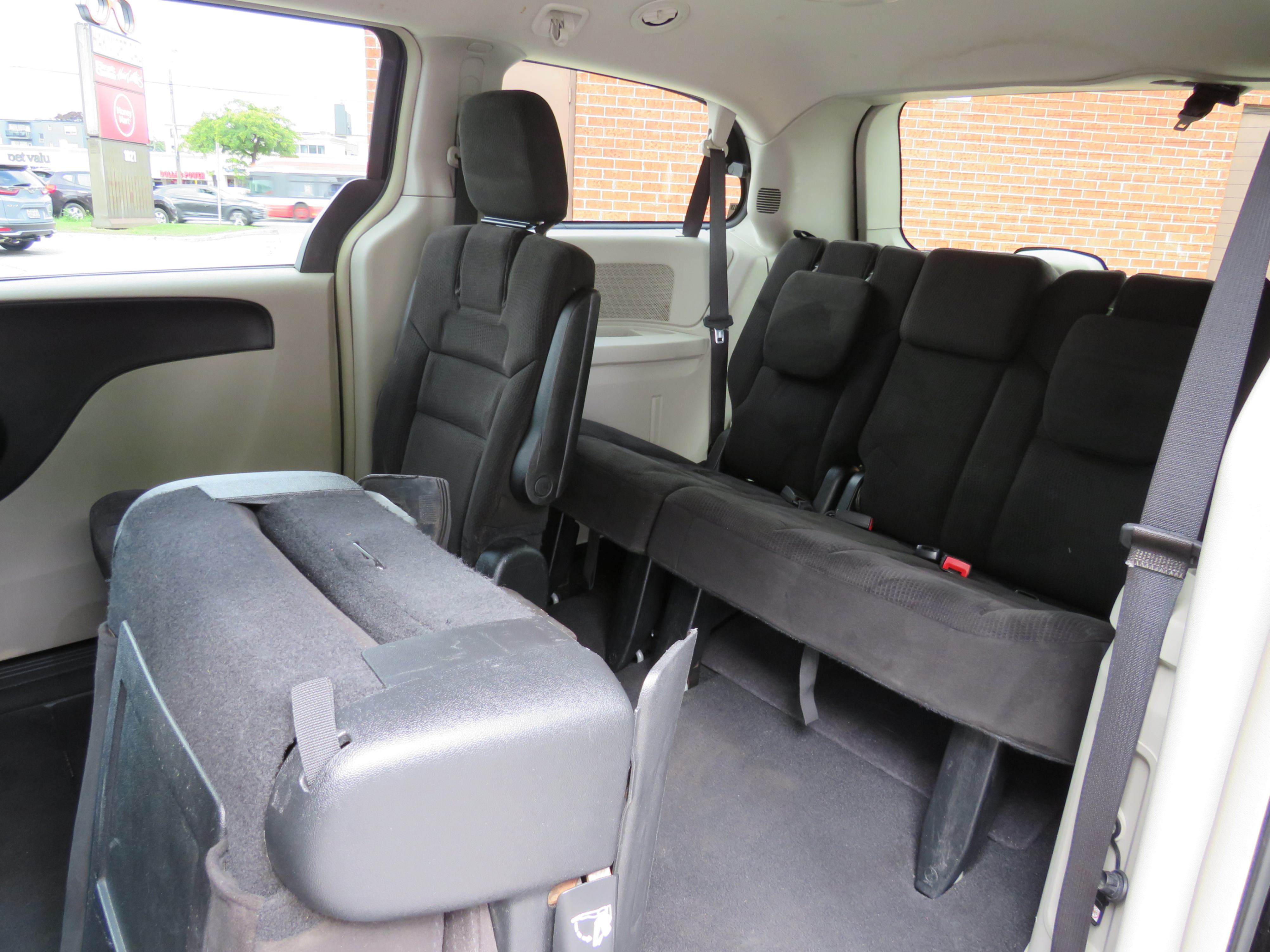 /aspireauto/2015-Chrysler-Town&-38250359678446877.jpg