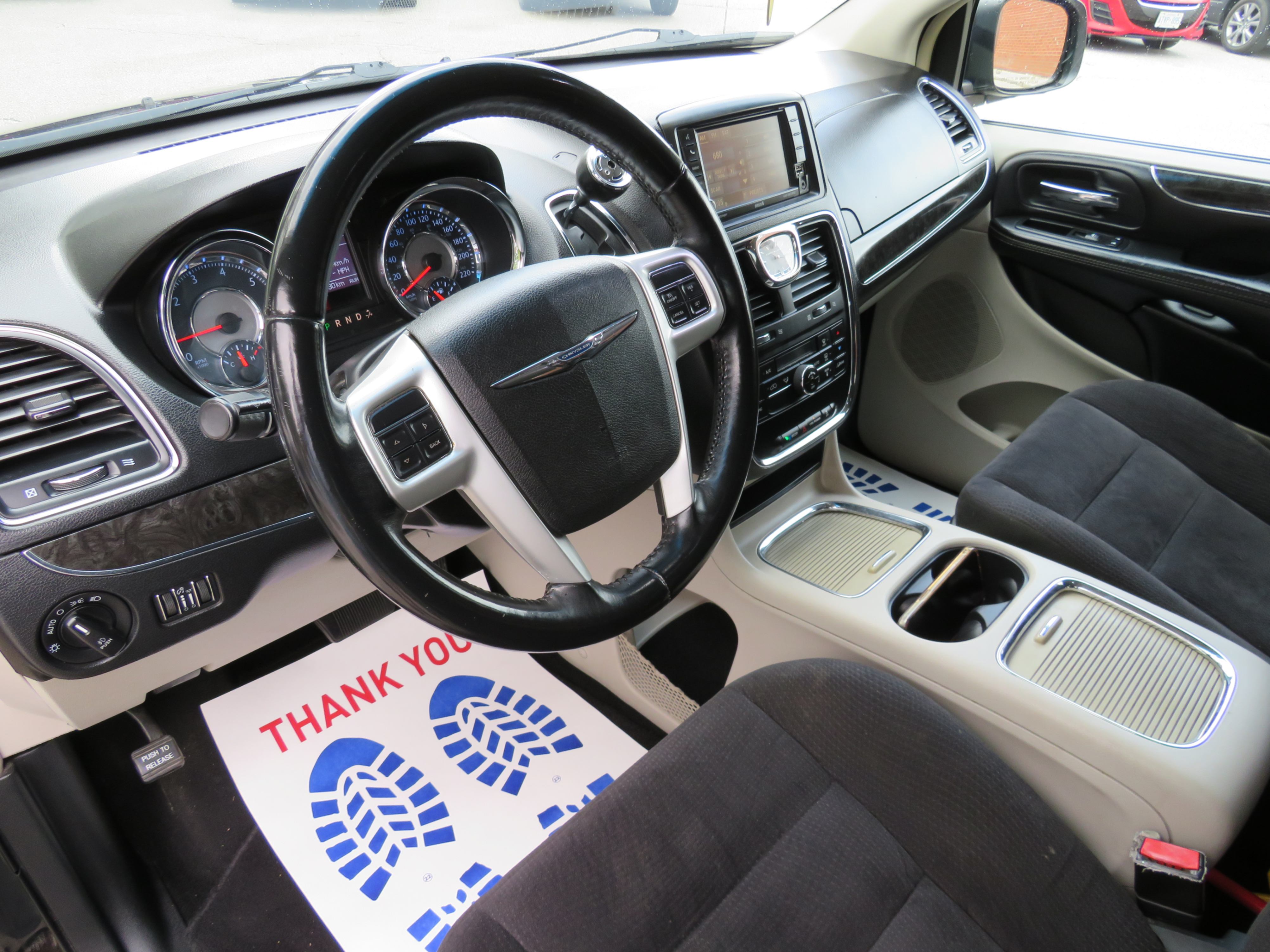 /aspireauto/2015-Chrysler-Town&-6268759364835417.jpg