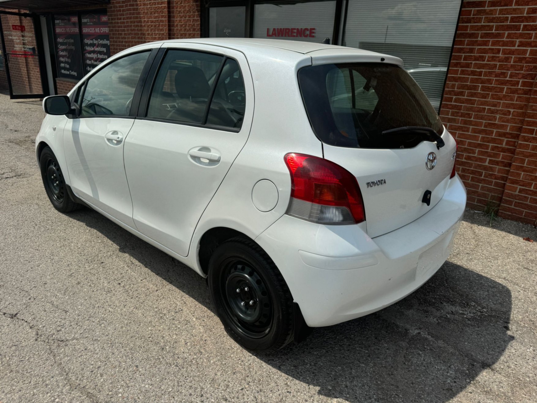 /astonautoinnovation/2009-Toyota-Yaris-4967776842994942.jpg