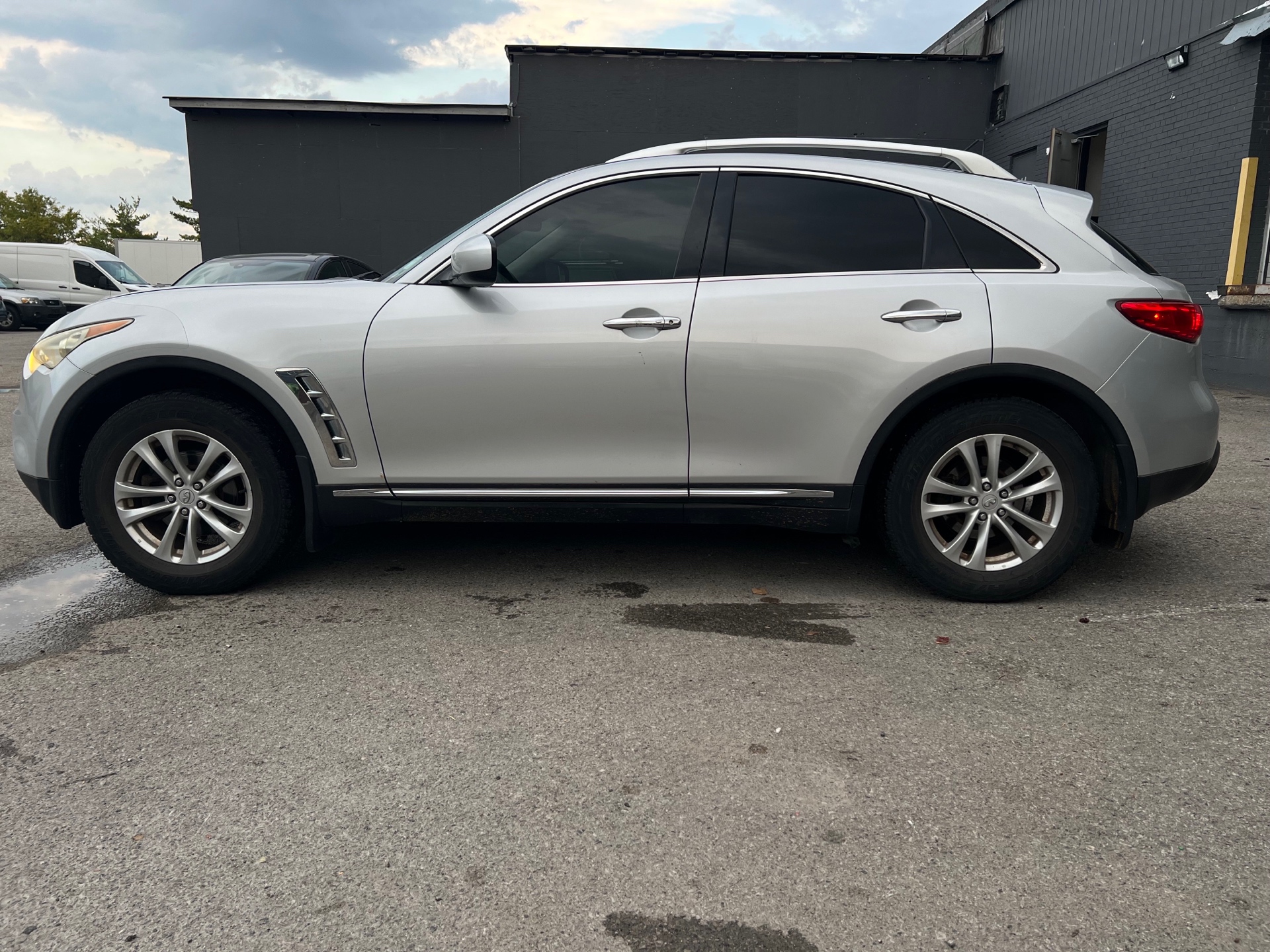 /autocainc/2011-INFINITI-FX35-15254550568519187.jpg