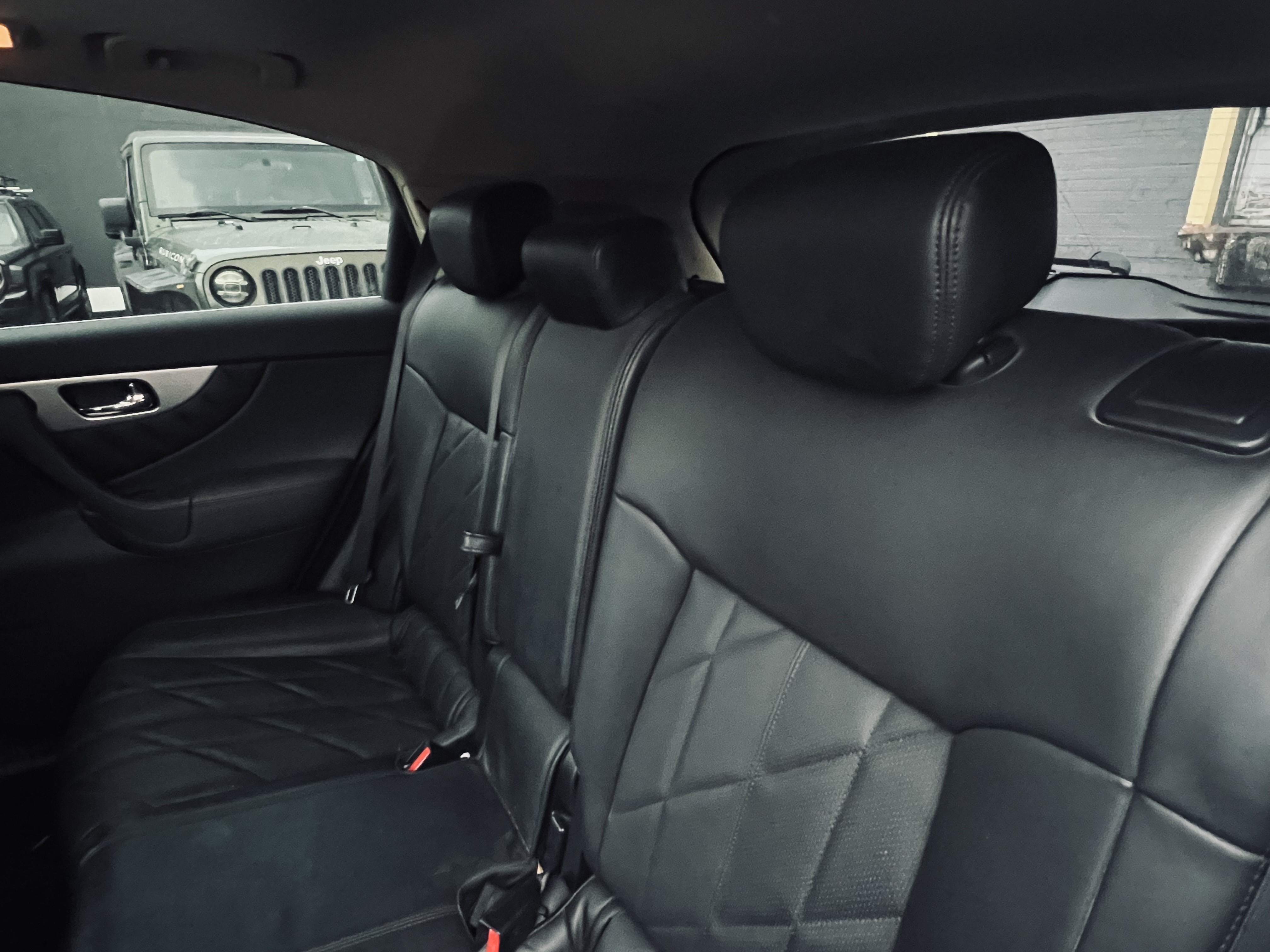 /autocainc/2011-INFINITI-FX35-70106764874279.jpg