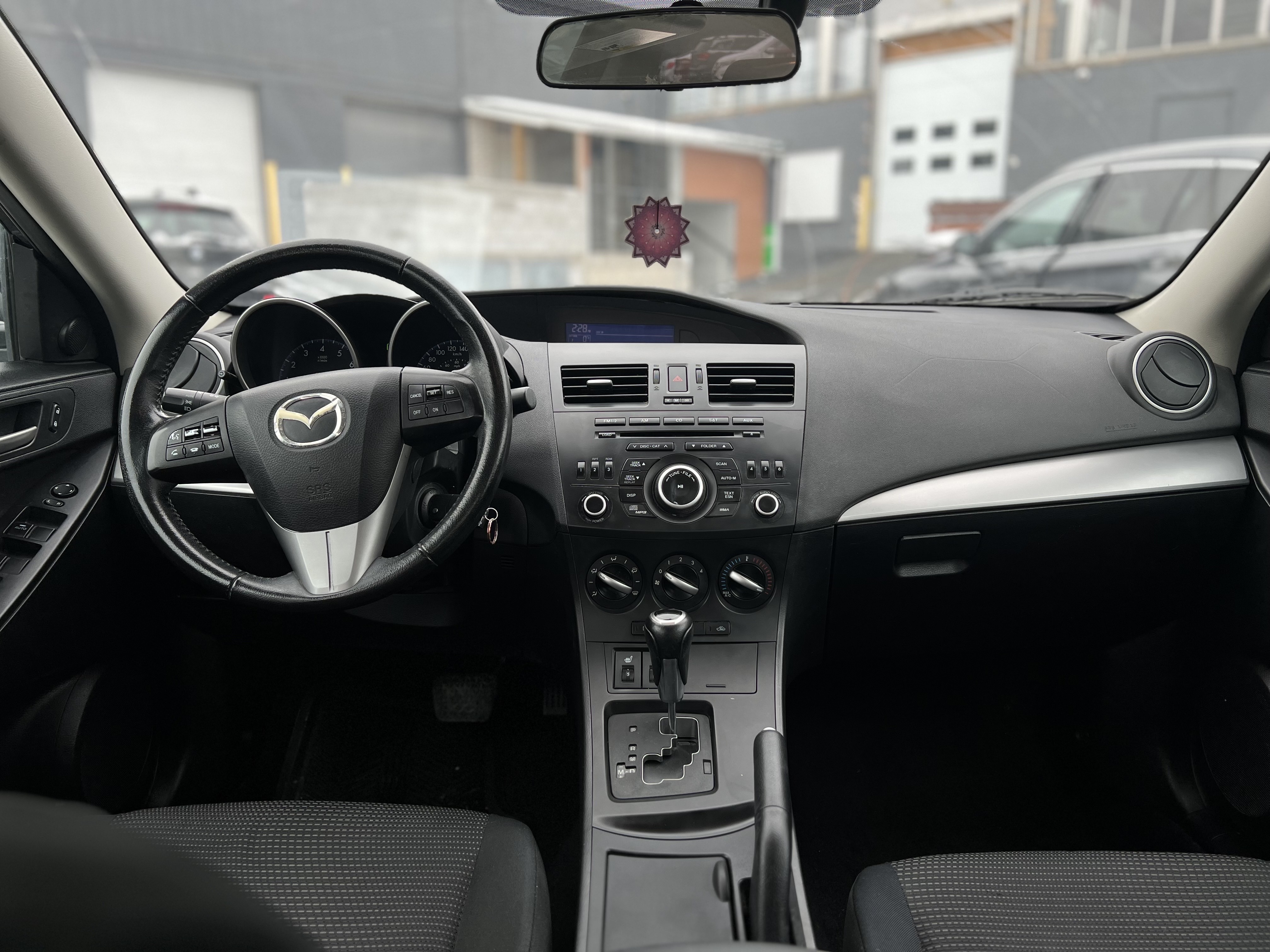 /autocainc/2012-Mazda-Mazda3-13869546494262996.jpg