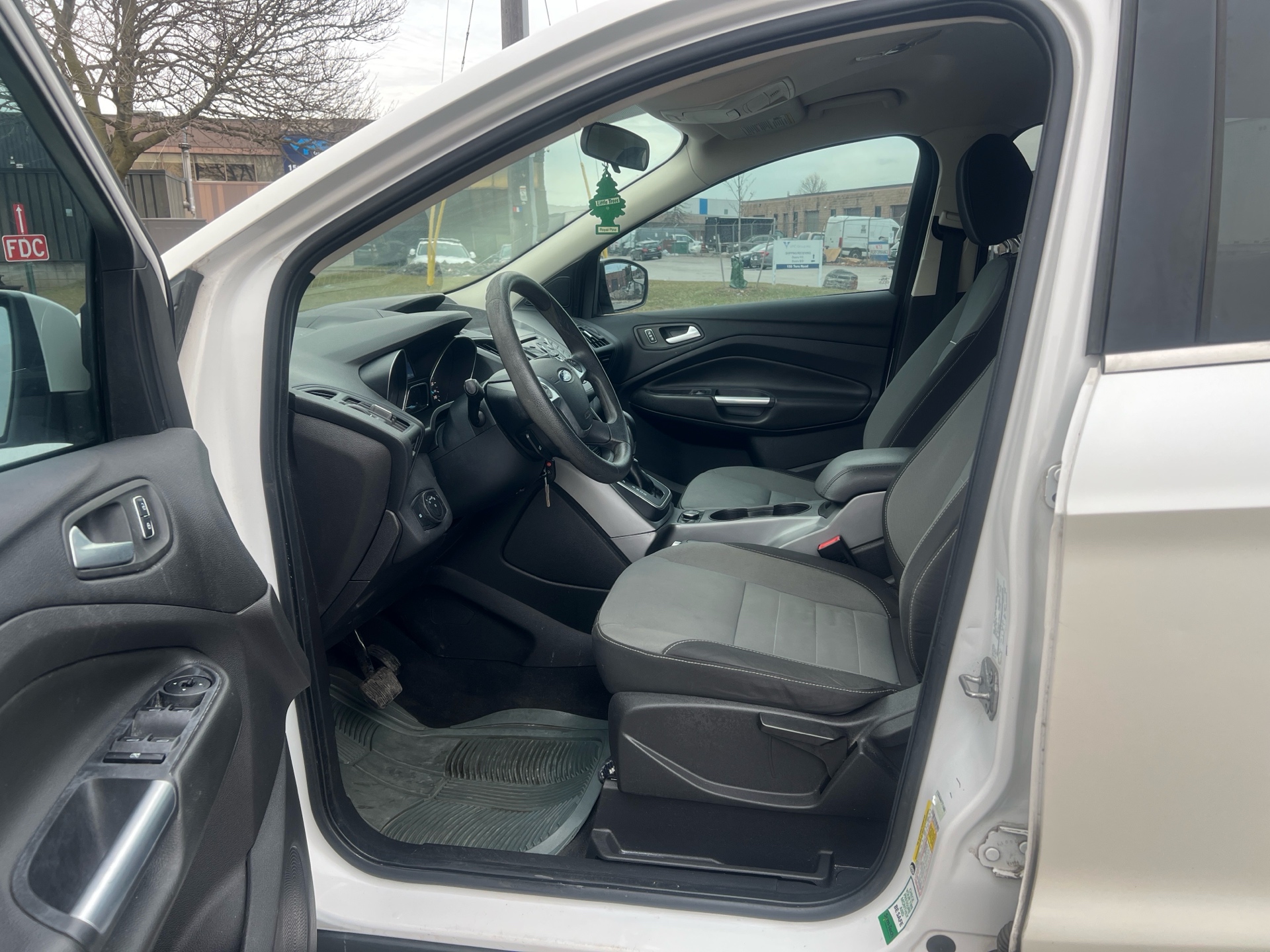 /autocainc/2013-Ford-Escape-23352865595992456.jpg