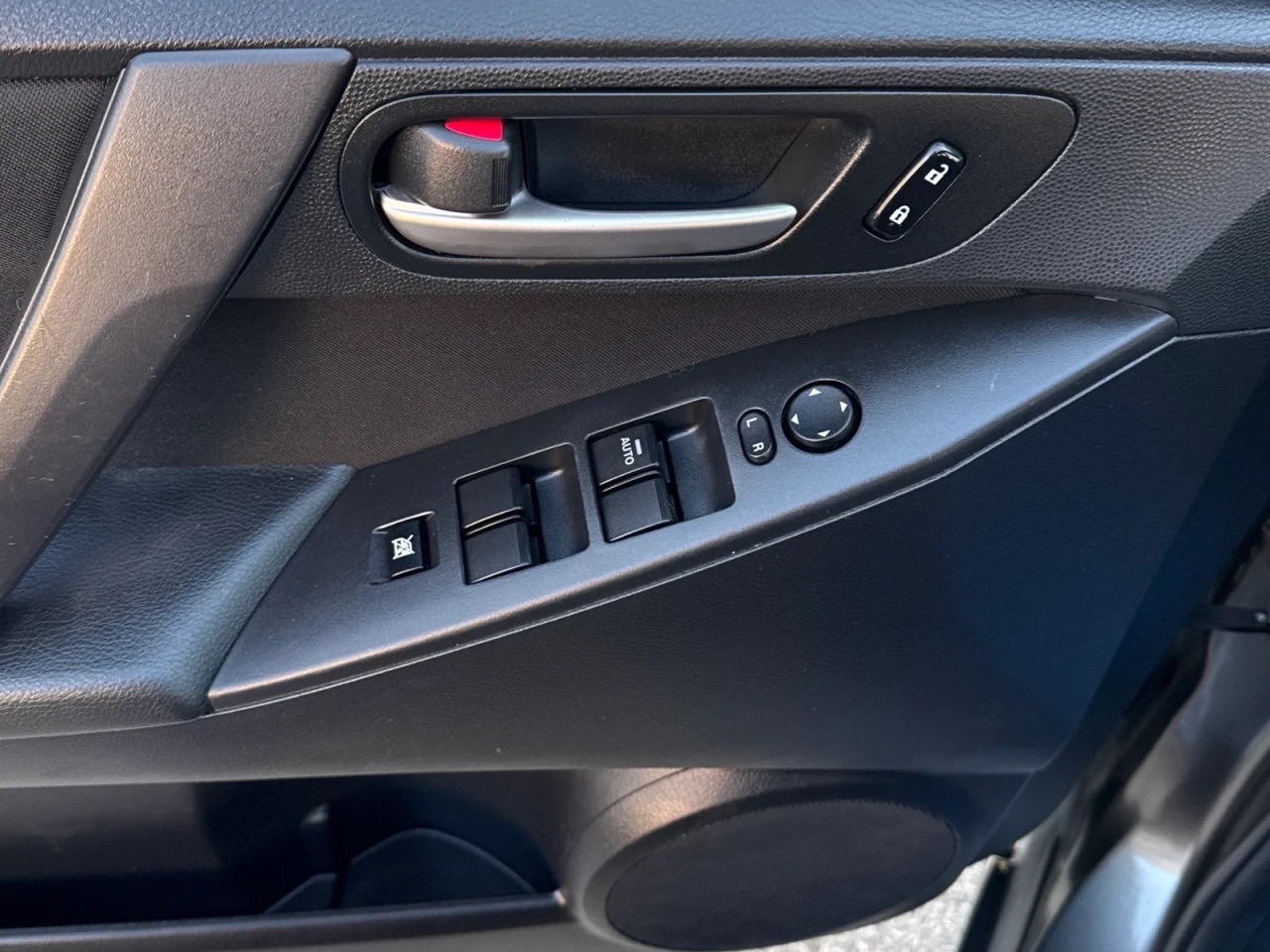 /autocainc/2013-Mazda-Mazda3-5813224091251581.jpg