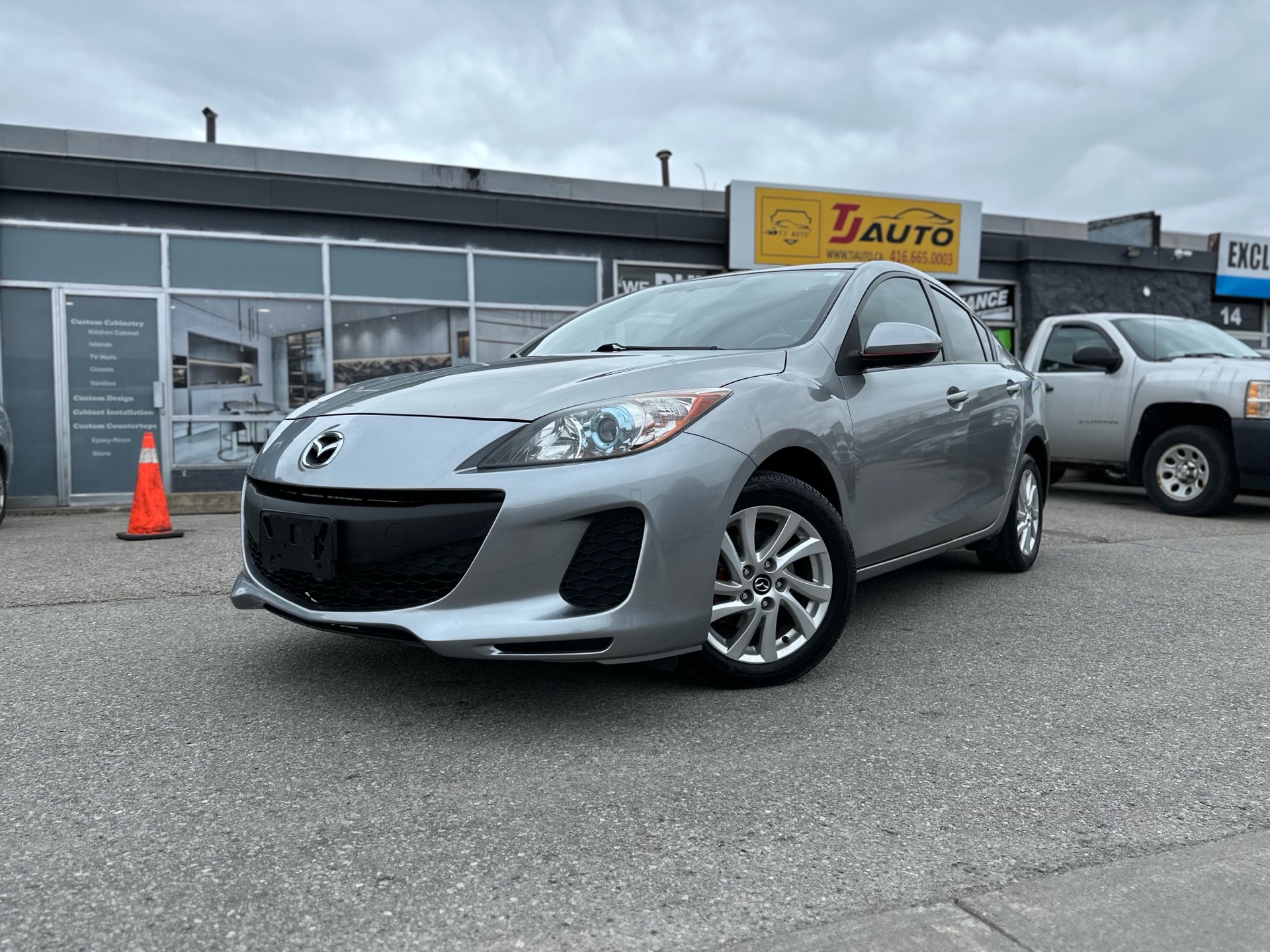 /autocainc/2013-Mazda-Mazda3-8190977991928357.jpg